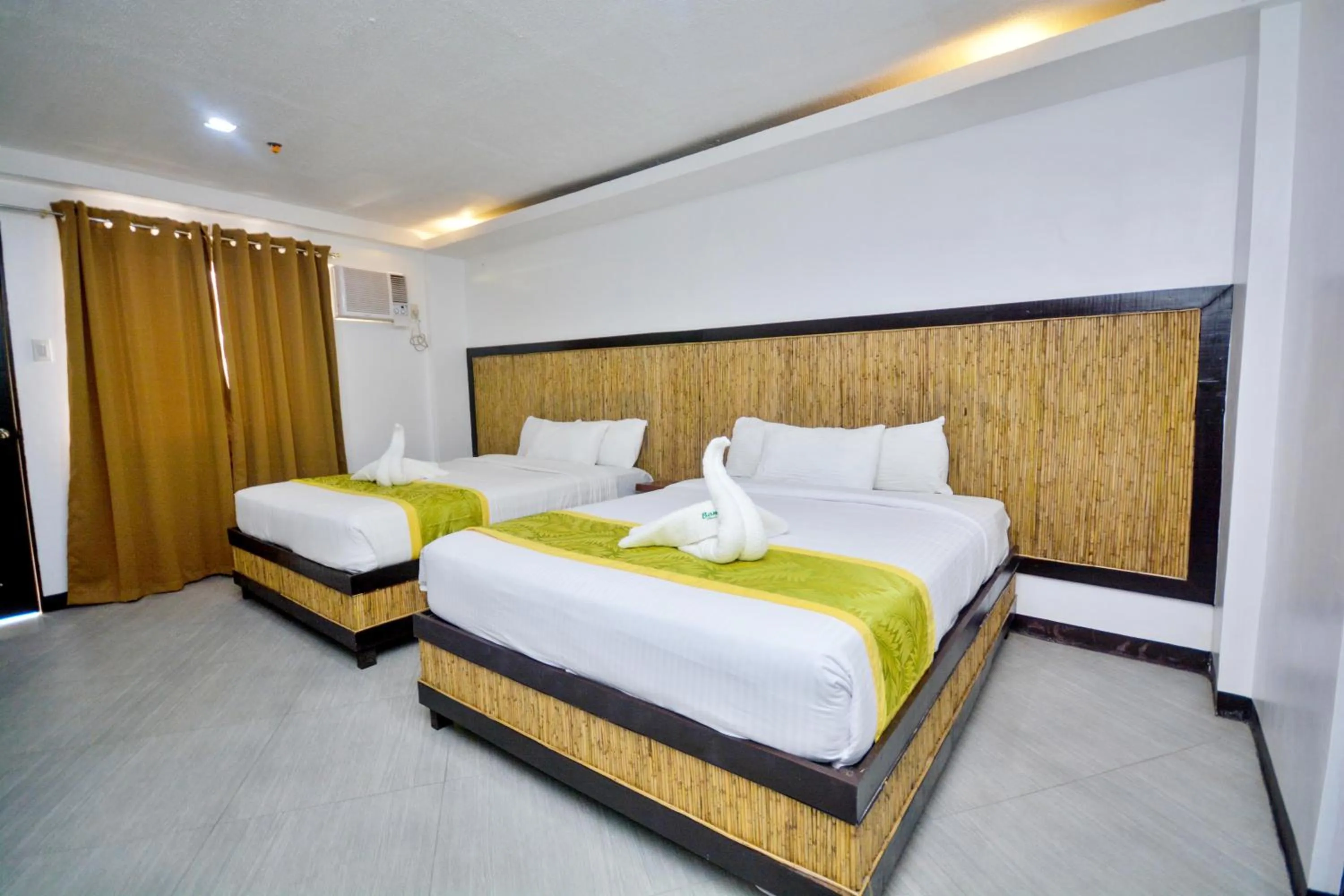 Bed in Bamboo Beach Resort & Restaurant