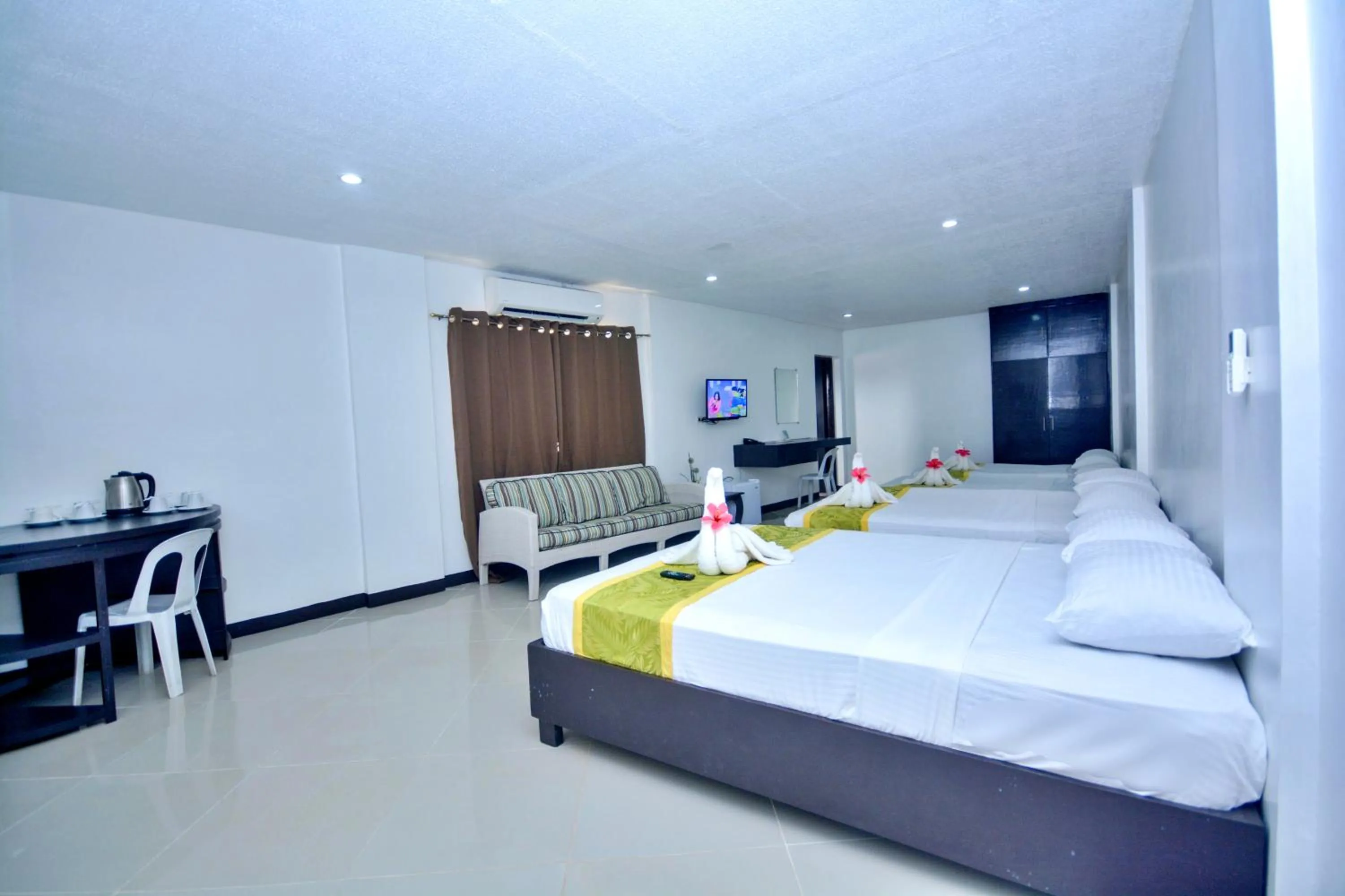 Bed in Bamboo Beach Resort & Restaurant