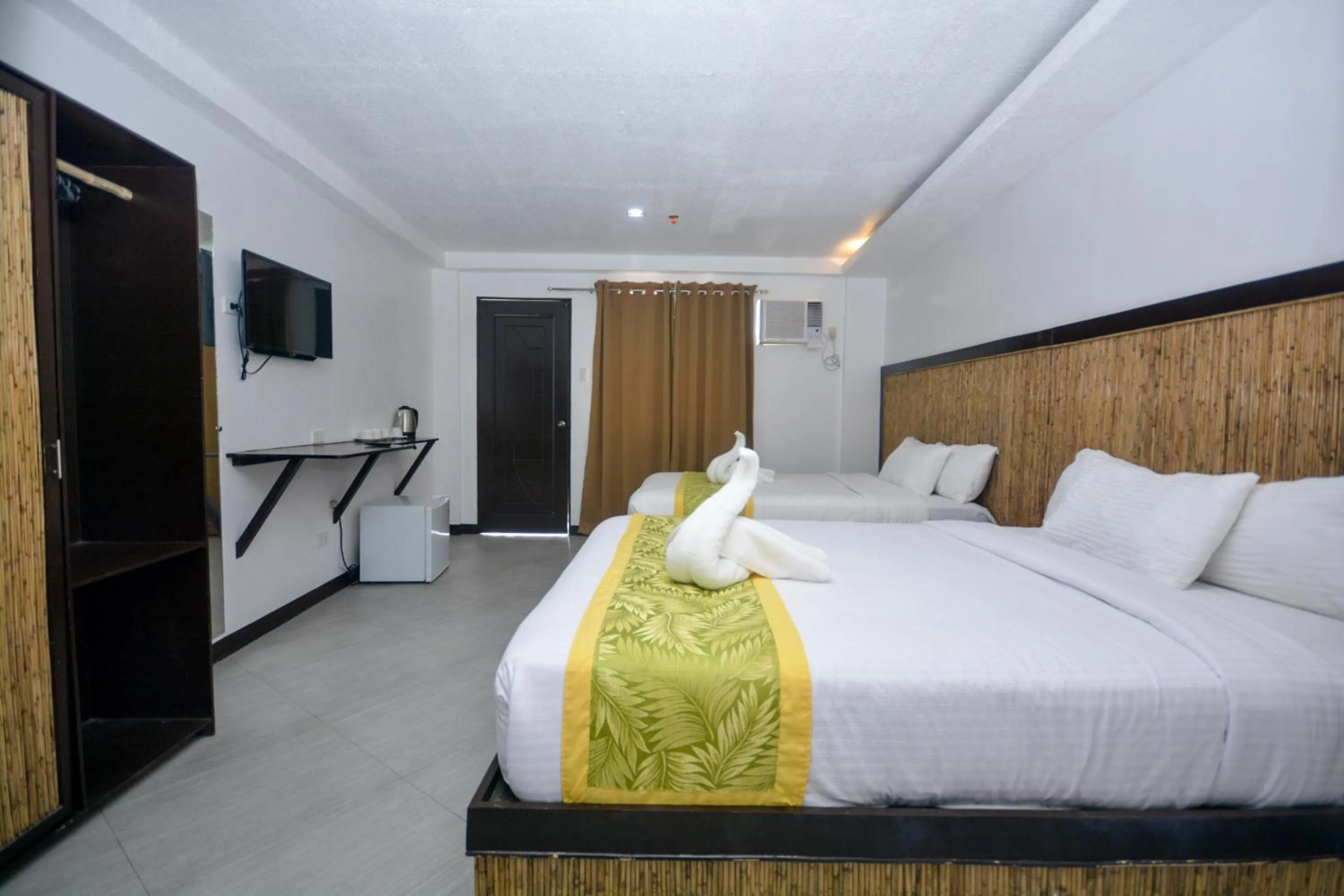 Bedroom, Bed in Bamboo Beach Resort & Restaurant