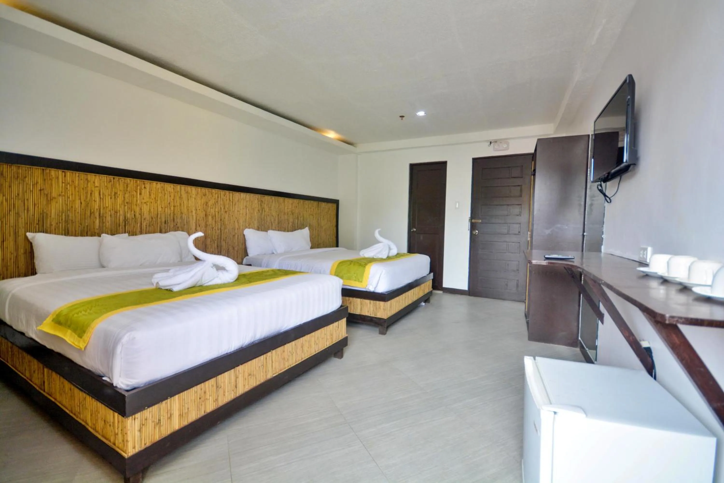 Bedroom, Bed in Bamboo Beach Resort & Restaurant