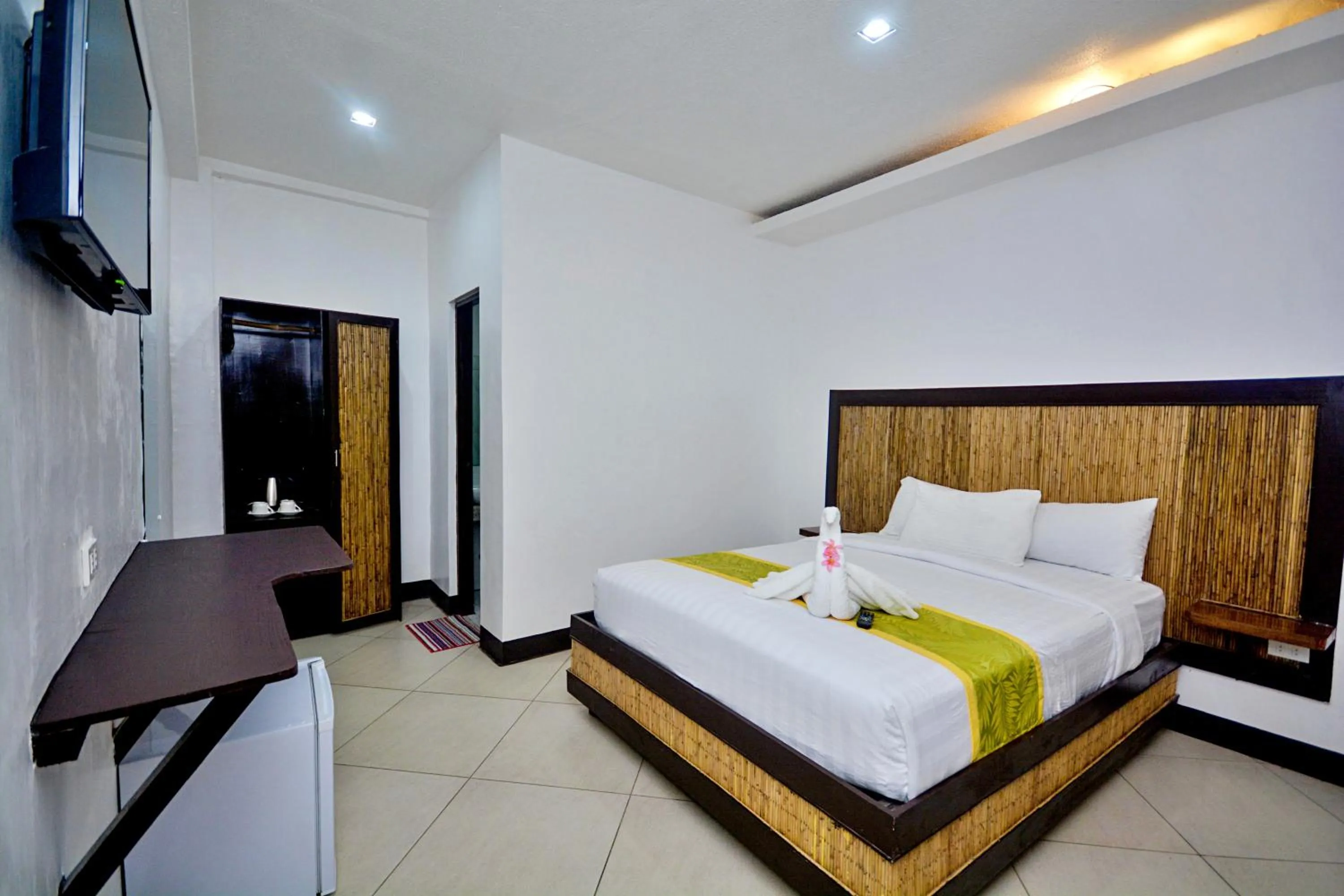 Bedroom, Bed in Bamboo Beach Resort & Restaurant