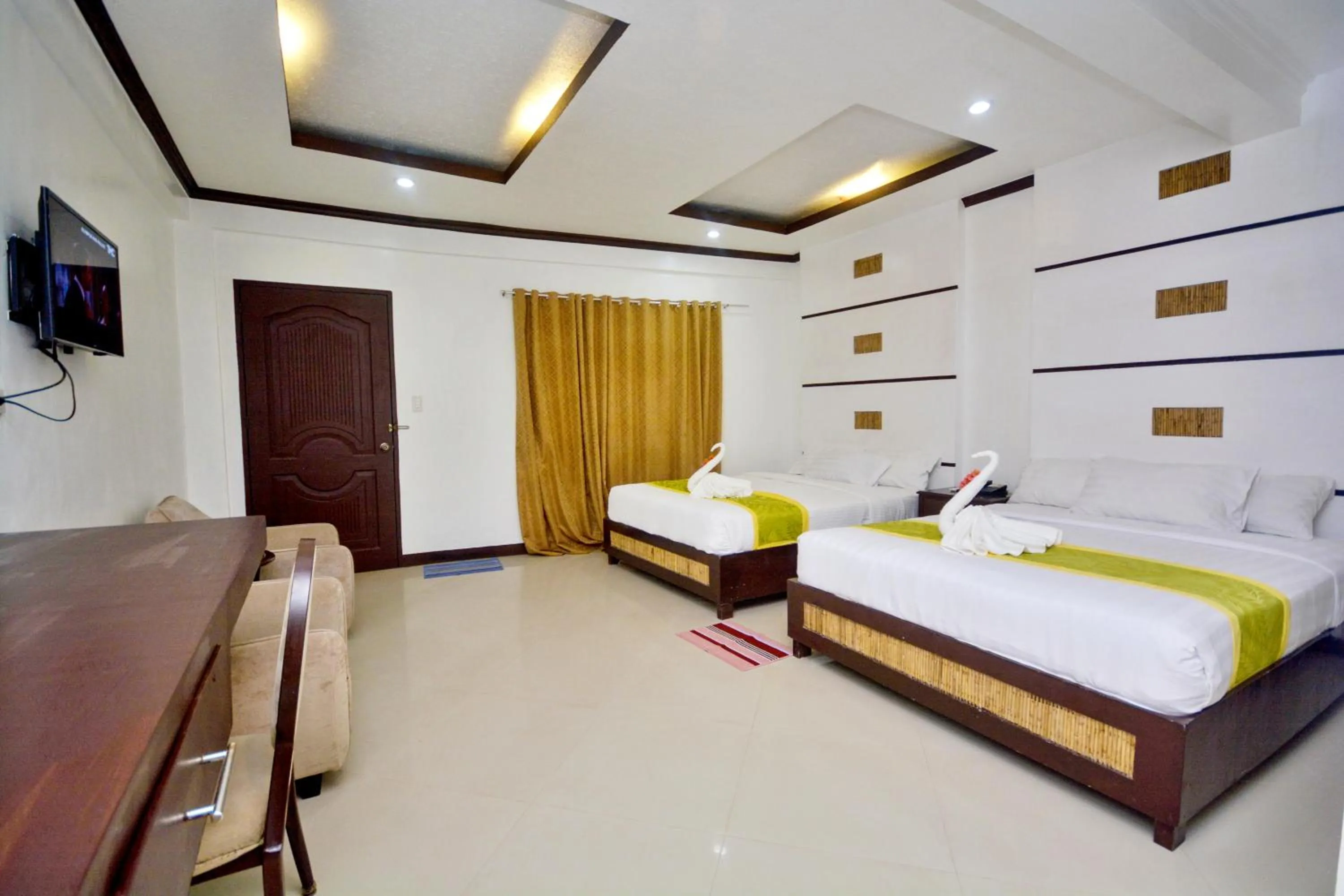 Bed in Bamboo Beach Resort & Restaurant