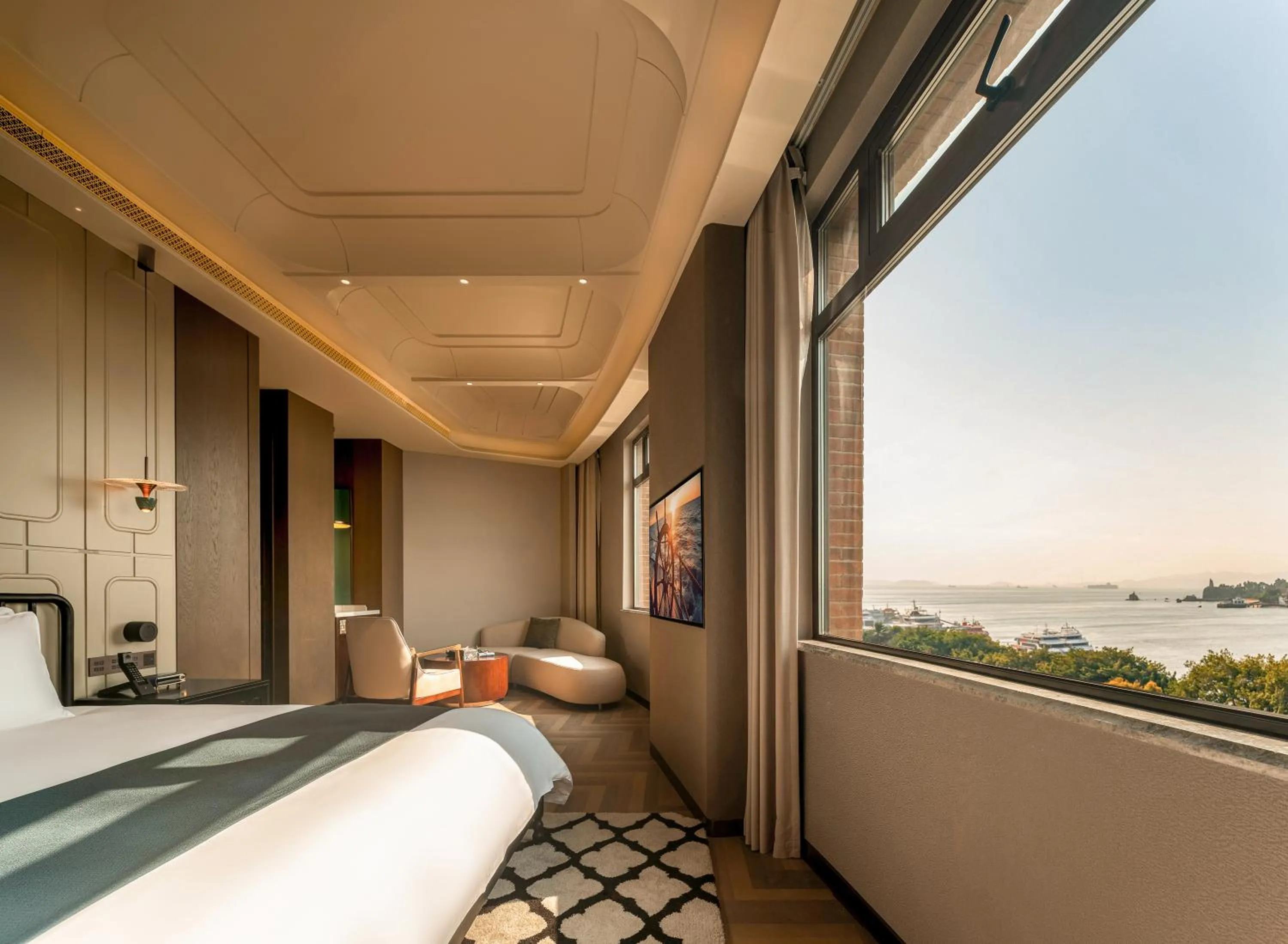 Bedroom, Bed in Xiamen Lujiang Harbourview Hotel