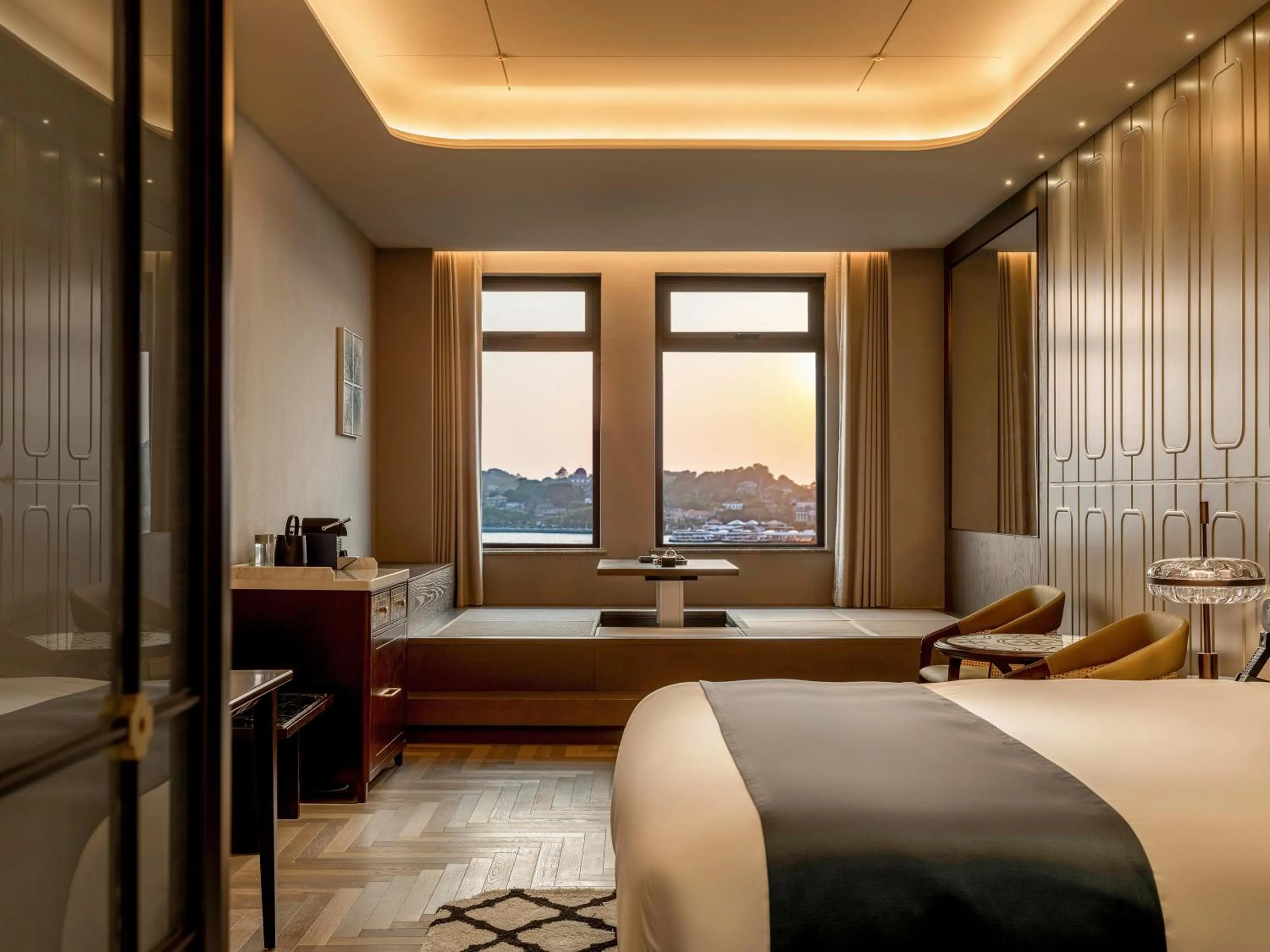 Bedroom, Bed in Xiamen Lujiang Harbourview Hotel