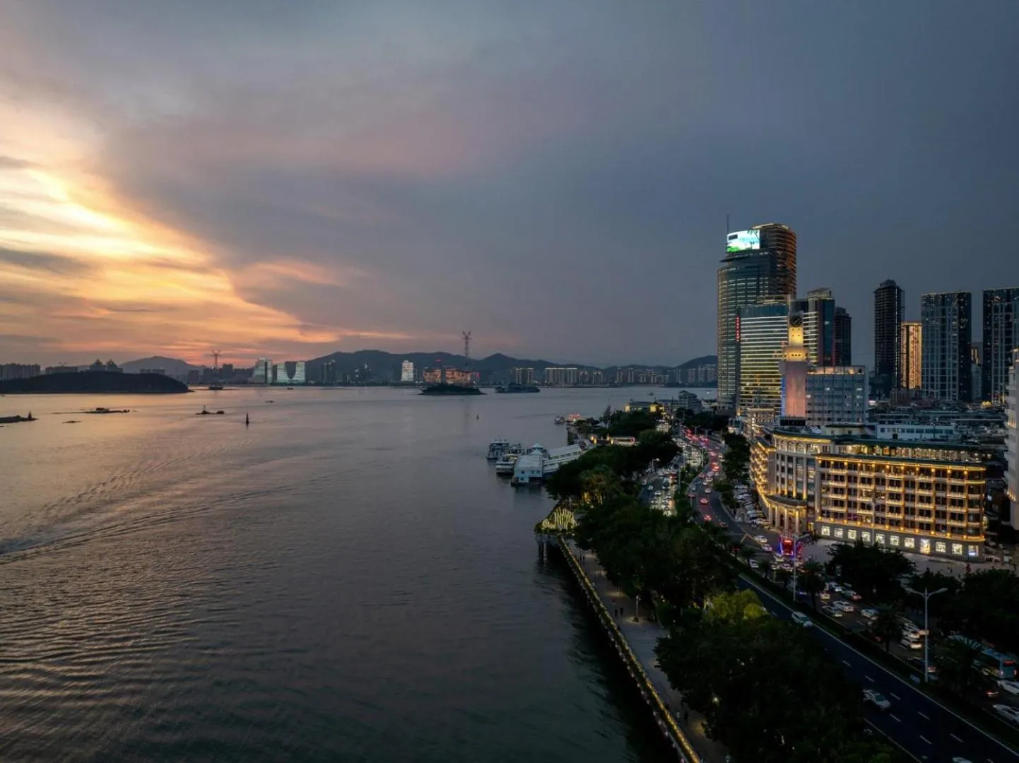 Xiamen Lujiang Harbourview Hotel