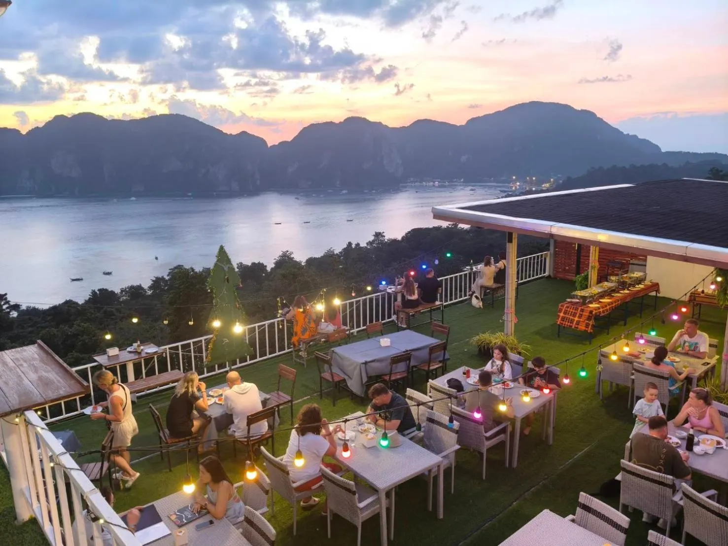 Restaurant/places to eat in PP Mountain Beach Resort