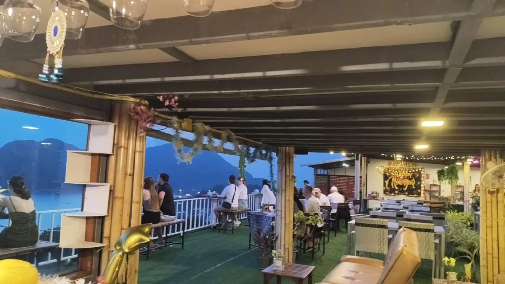 Restaurant/places to eat in PP Mountain Beach Resort