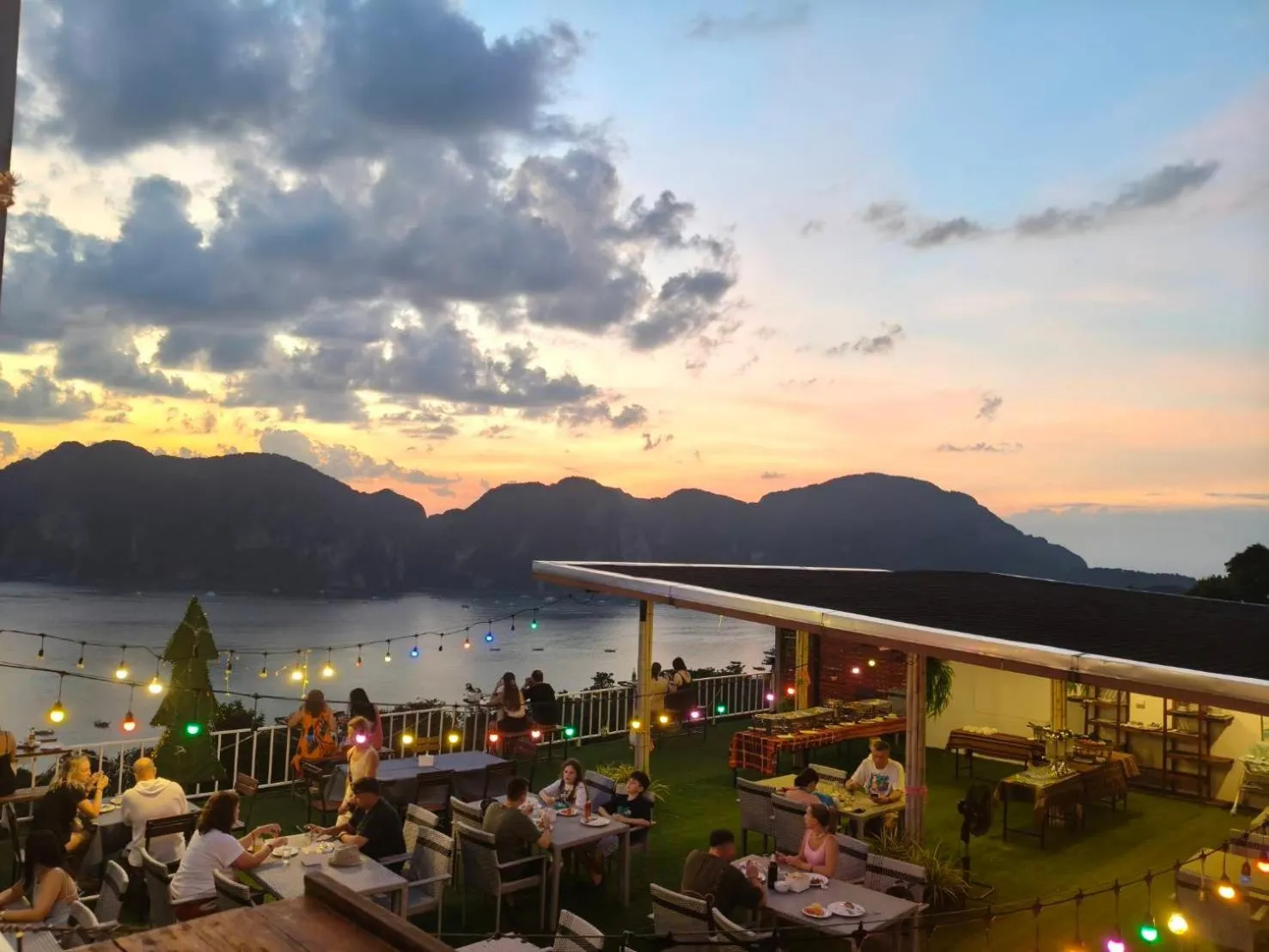 Restaurant/places to eat in PP Mountain Beach Resort