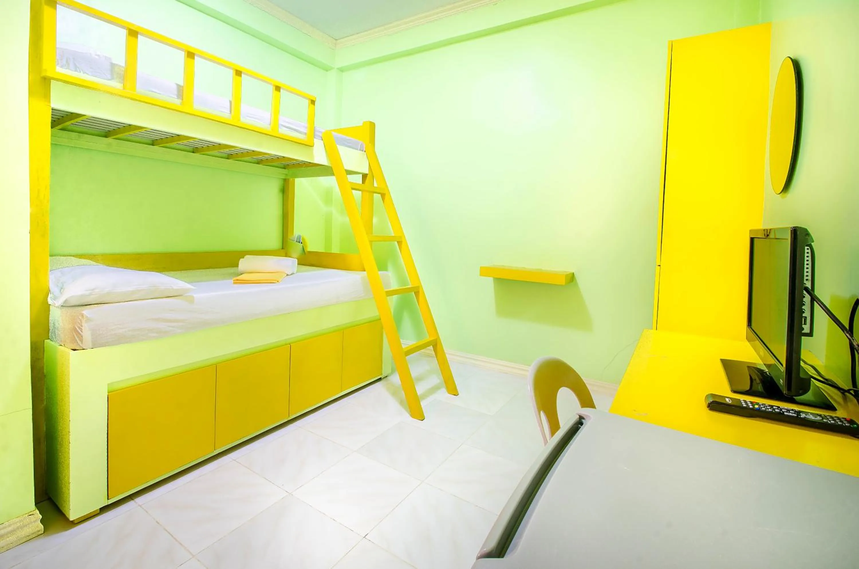 Photo of the whole room, Bed in Bambooze Hauz