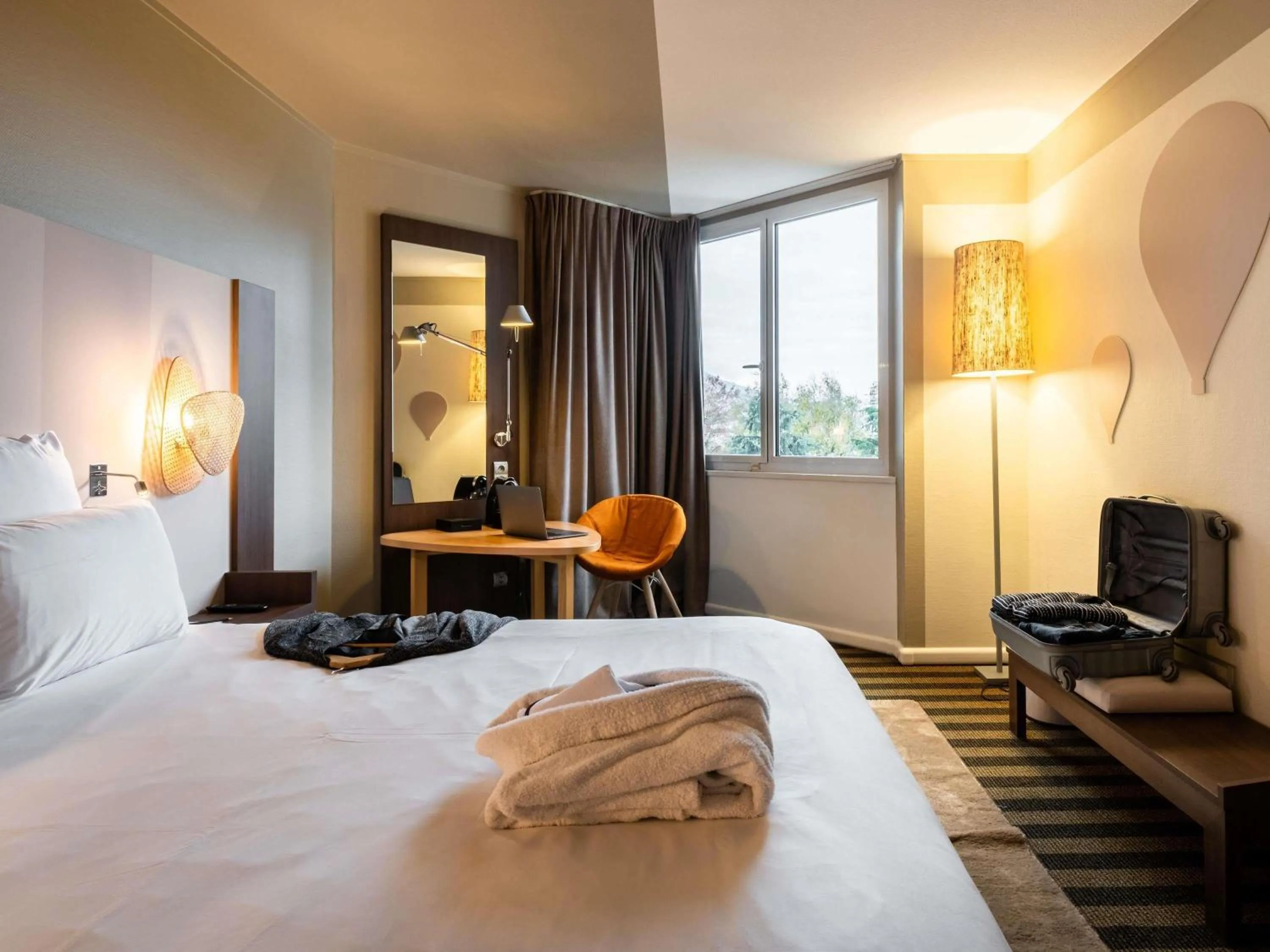 Bedroom, Bed in Mercure Grenoble Meylan