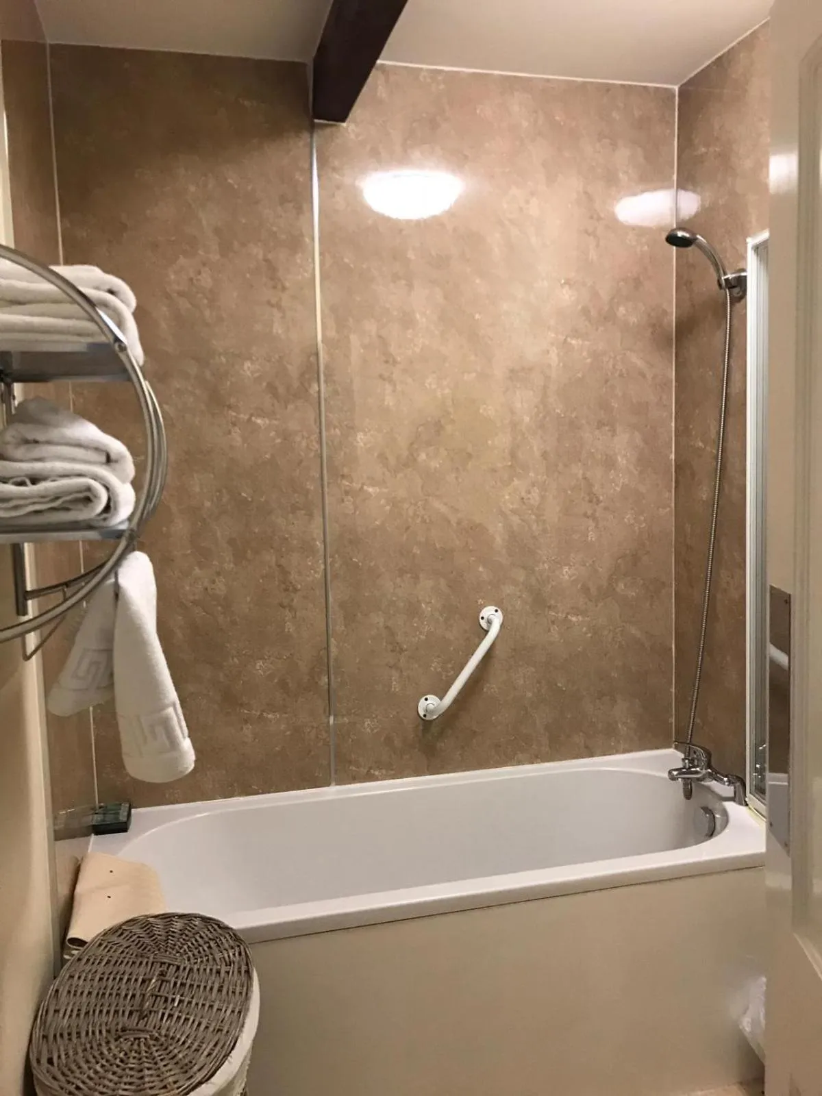 Bedroom in Red Lion Inn