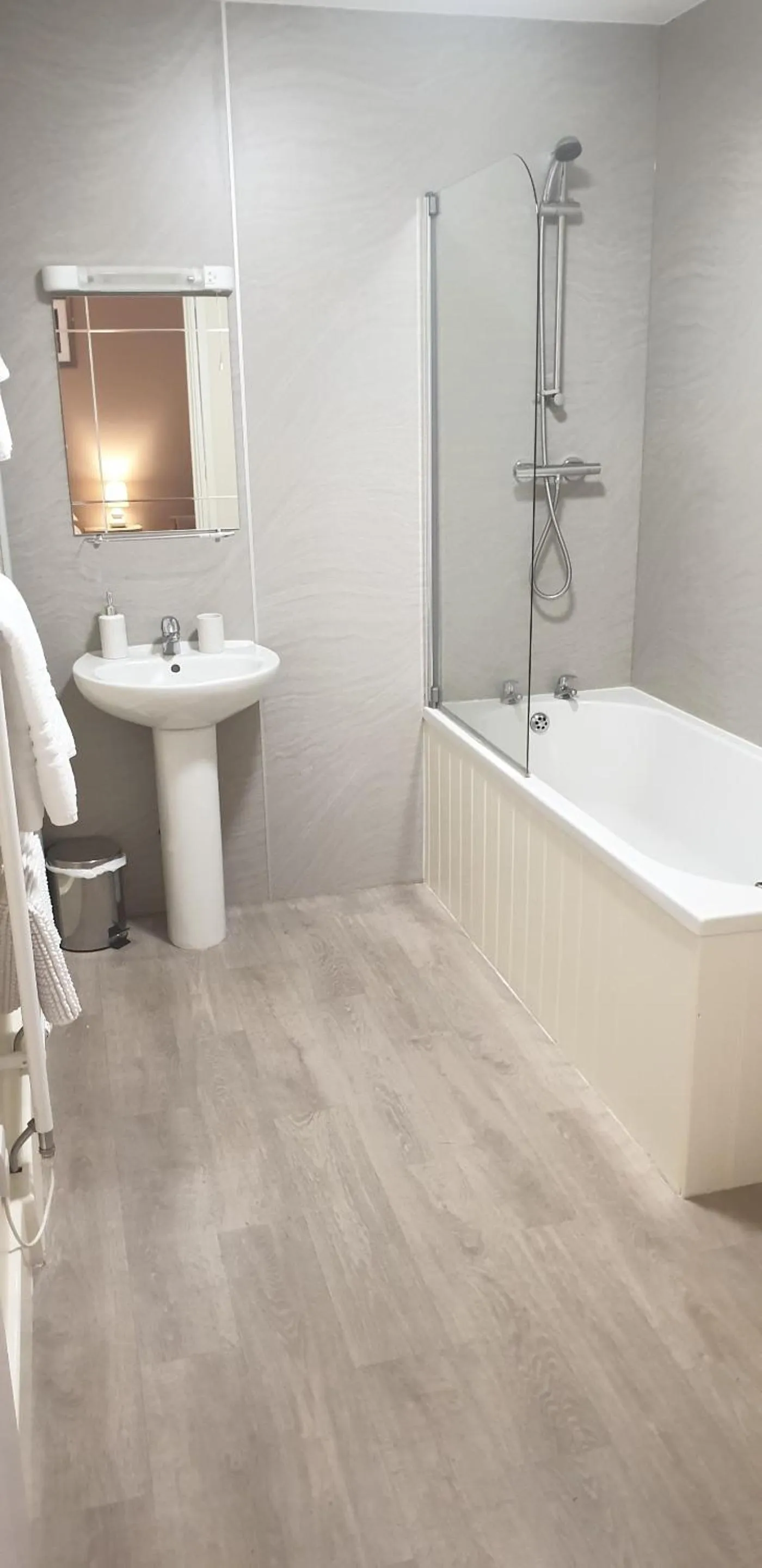 Bedroom in Red Lion Inn