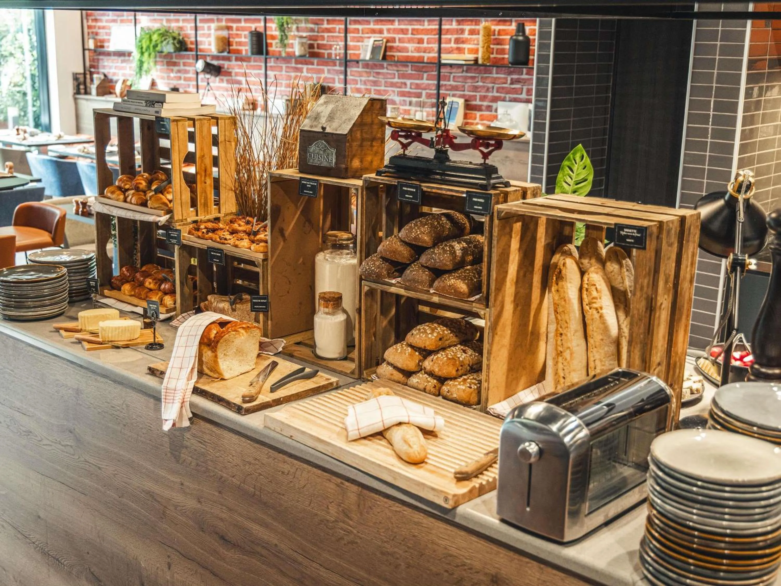 Breakfast in Hotel Mercure Toulouse Centre Compans