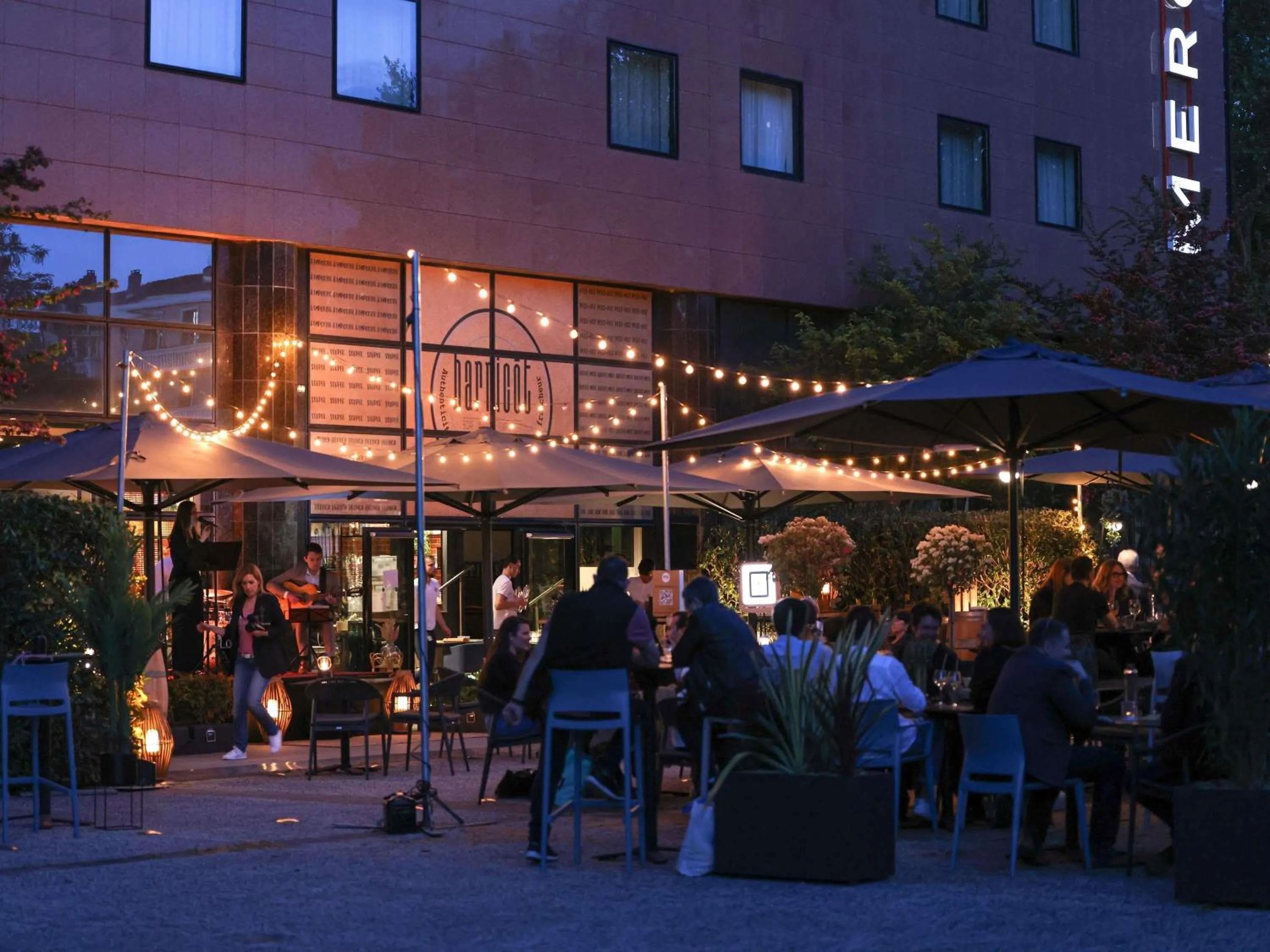 Property building in Hotel Mercure Toulouse Centre Compans