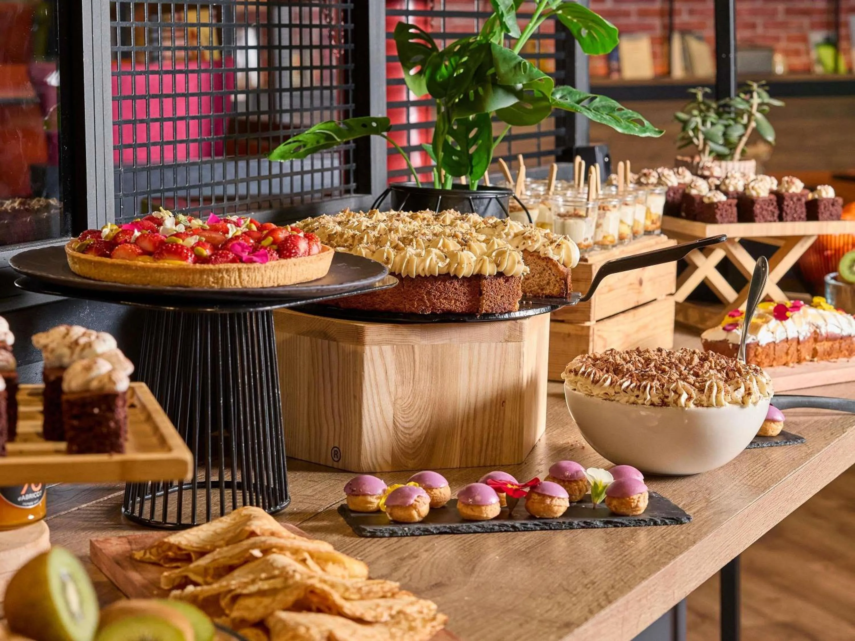 Restaurant/places to eat in Hotel Mercure Toulouse Centre Compans