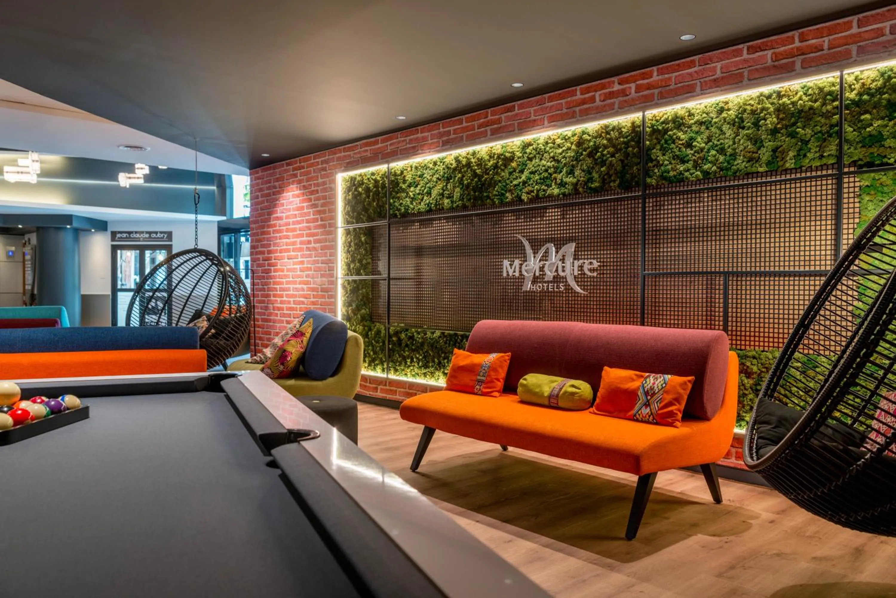 Billiard in Hotel Mercure Toulouse Centre Compans