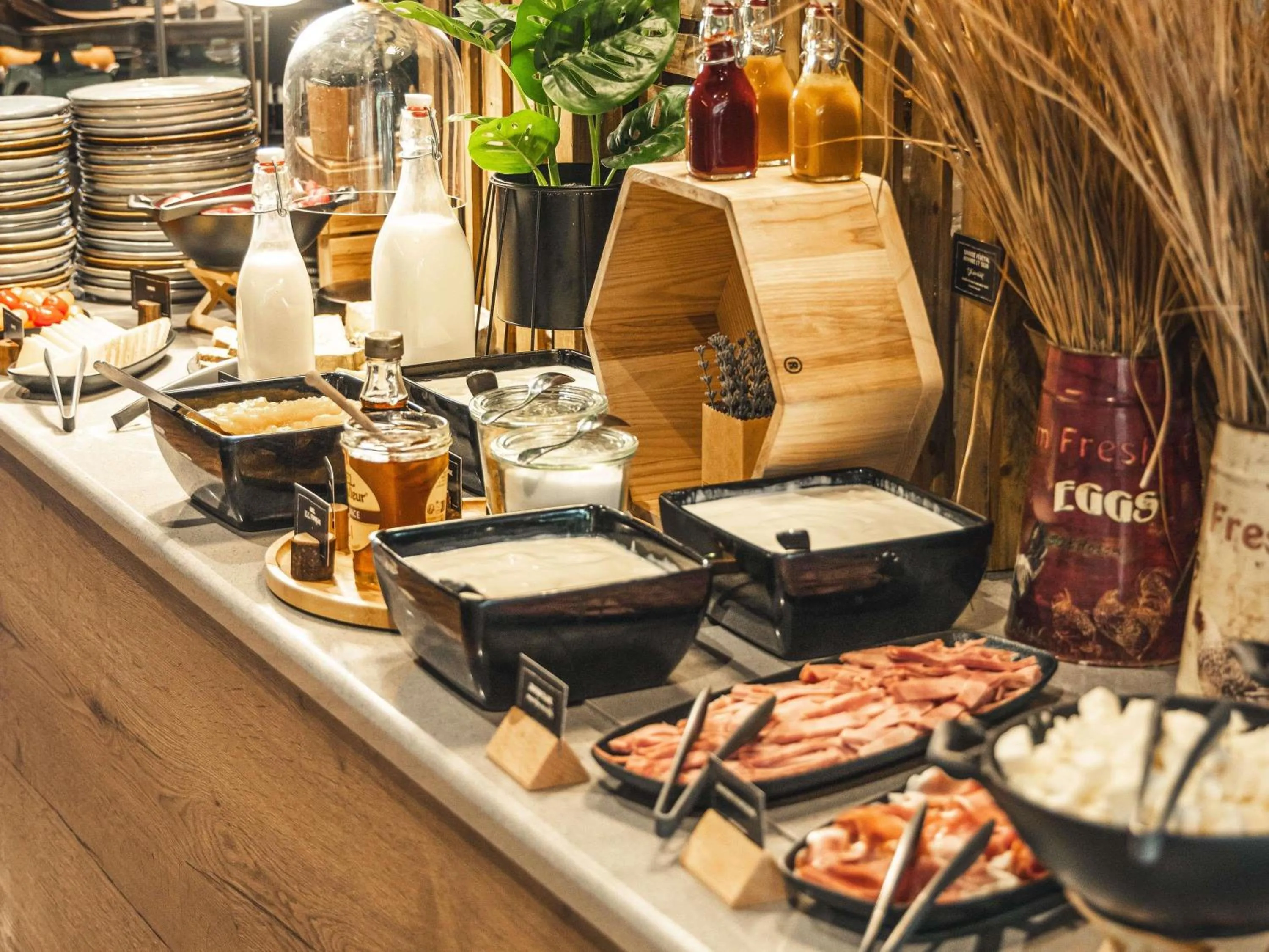 Breakfast in Hotel Mercure Toulouse Centre Compans