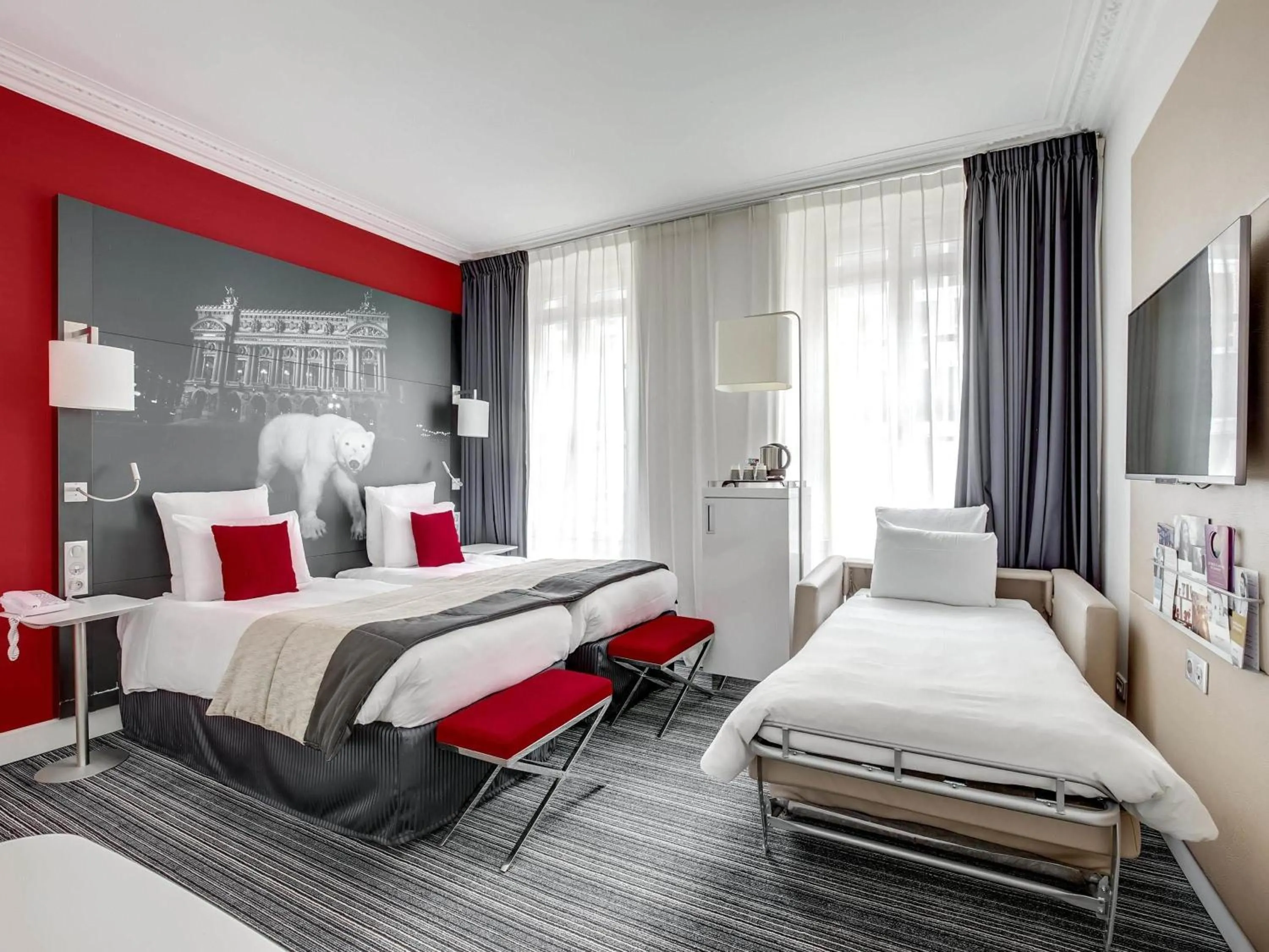 Bedroom, Bed in Mercure Paris Opera Louvre