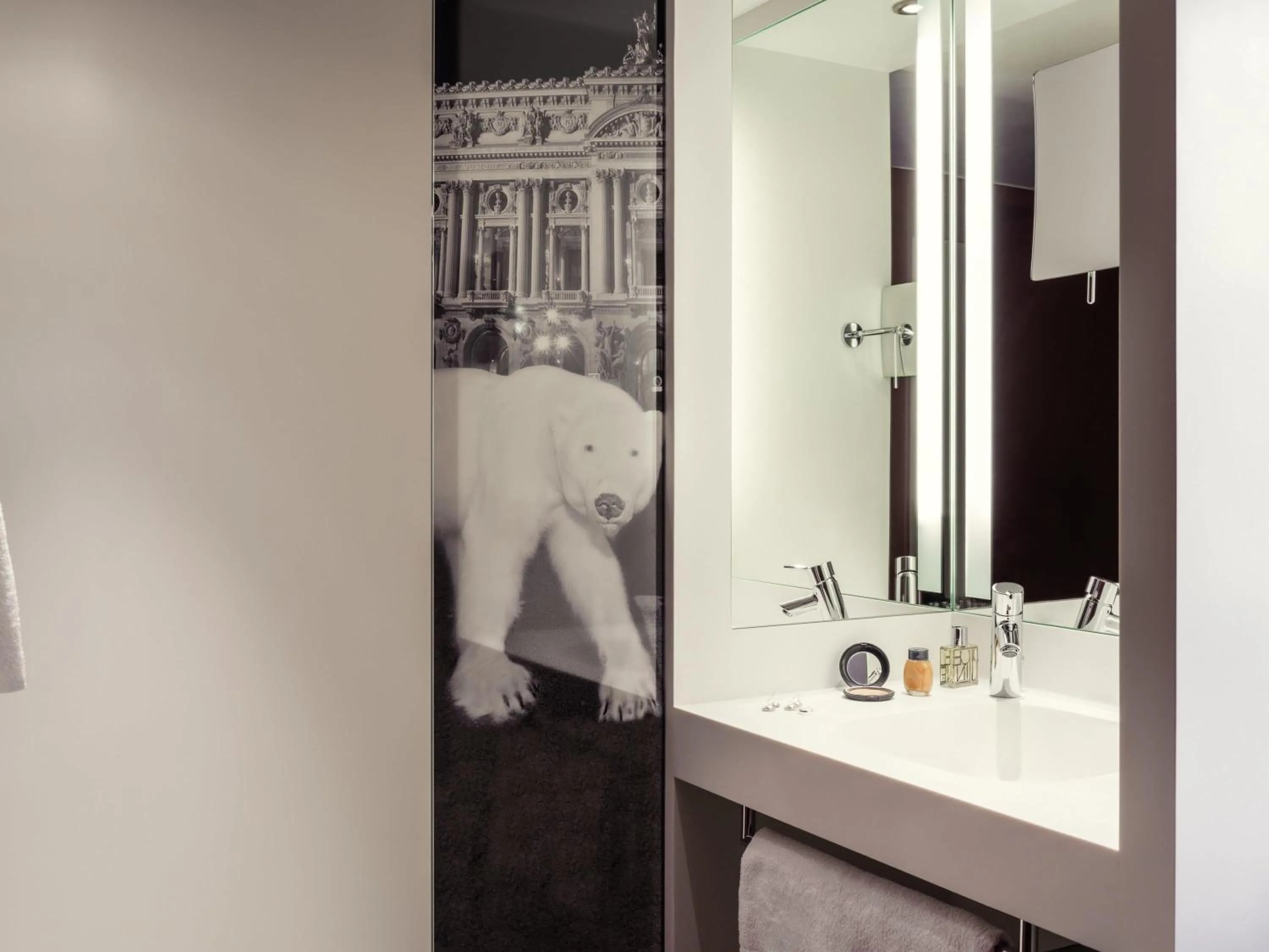 Bedroom in Mercure Paris Opera Louvre