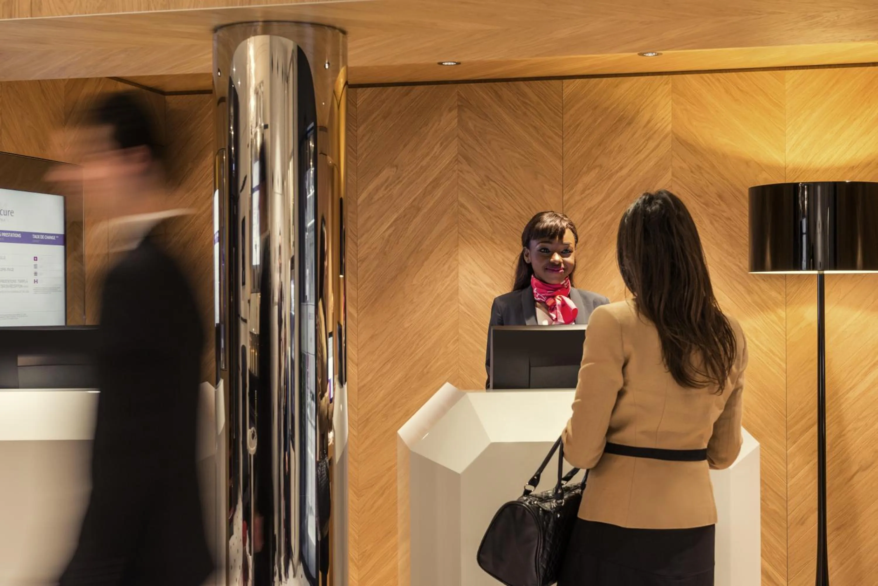 Lobby or reception in Mercure Paris Opera Louvre
