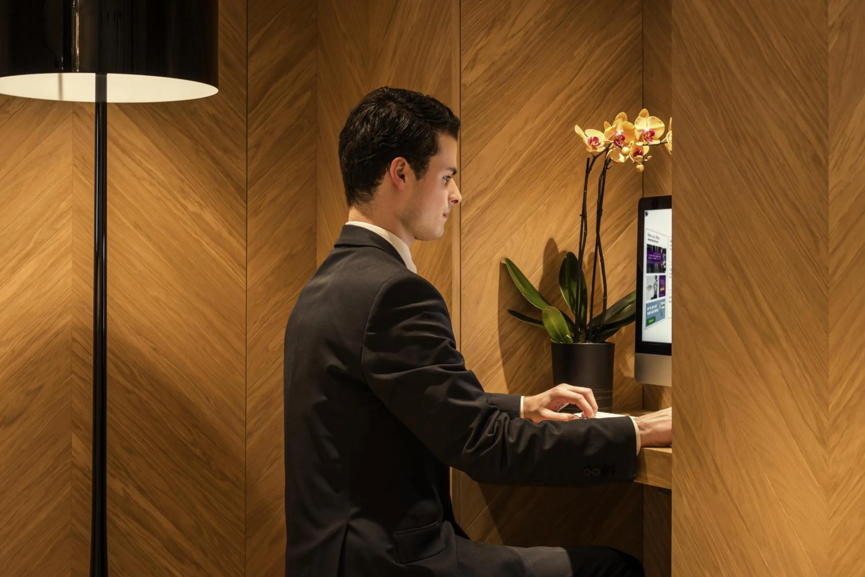 People in Mercure Paris Opera Louvre