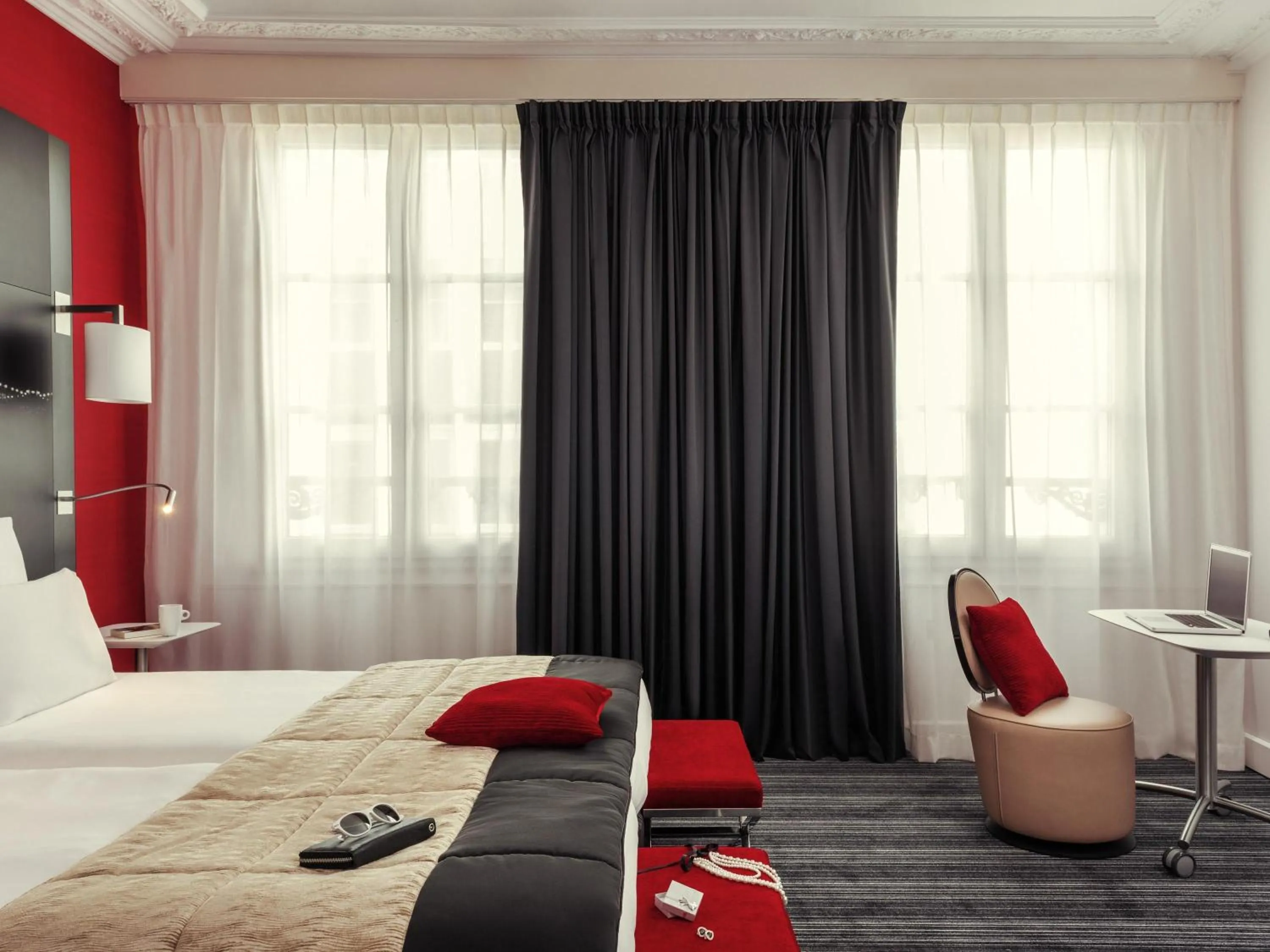 Bedroom, Bed in Mercure Paris Opera Louvre