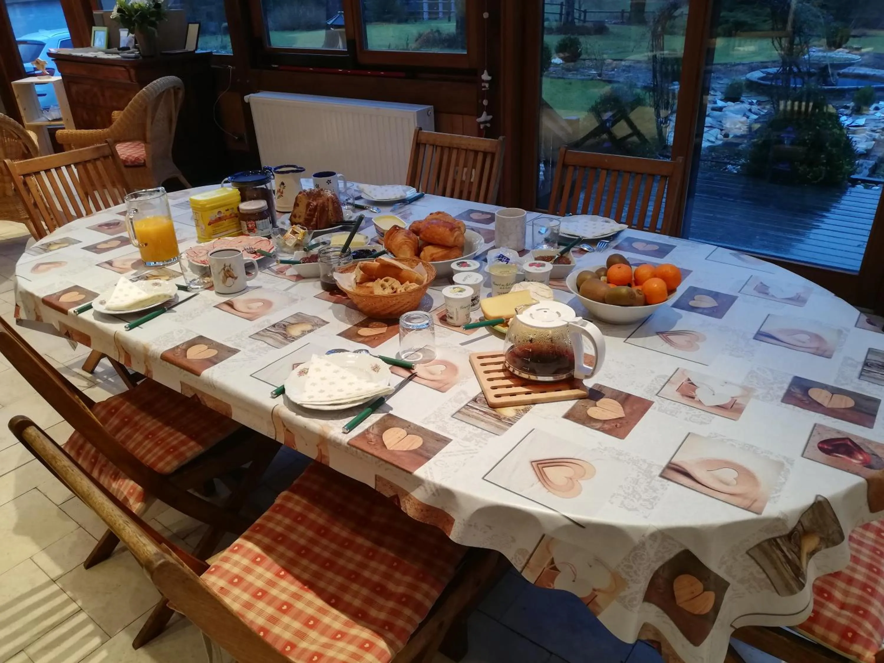 Breakfast in Chez MARLYSE-chambres et Table d'hôtes