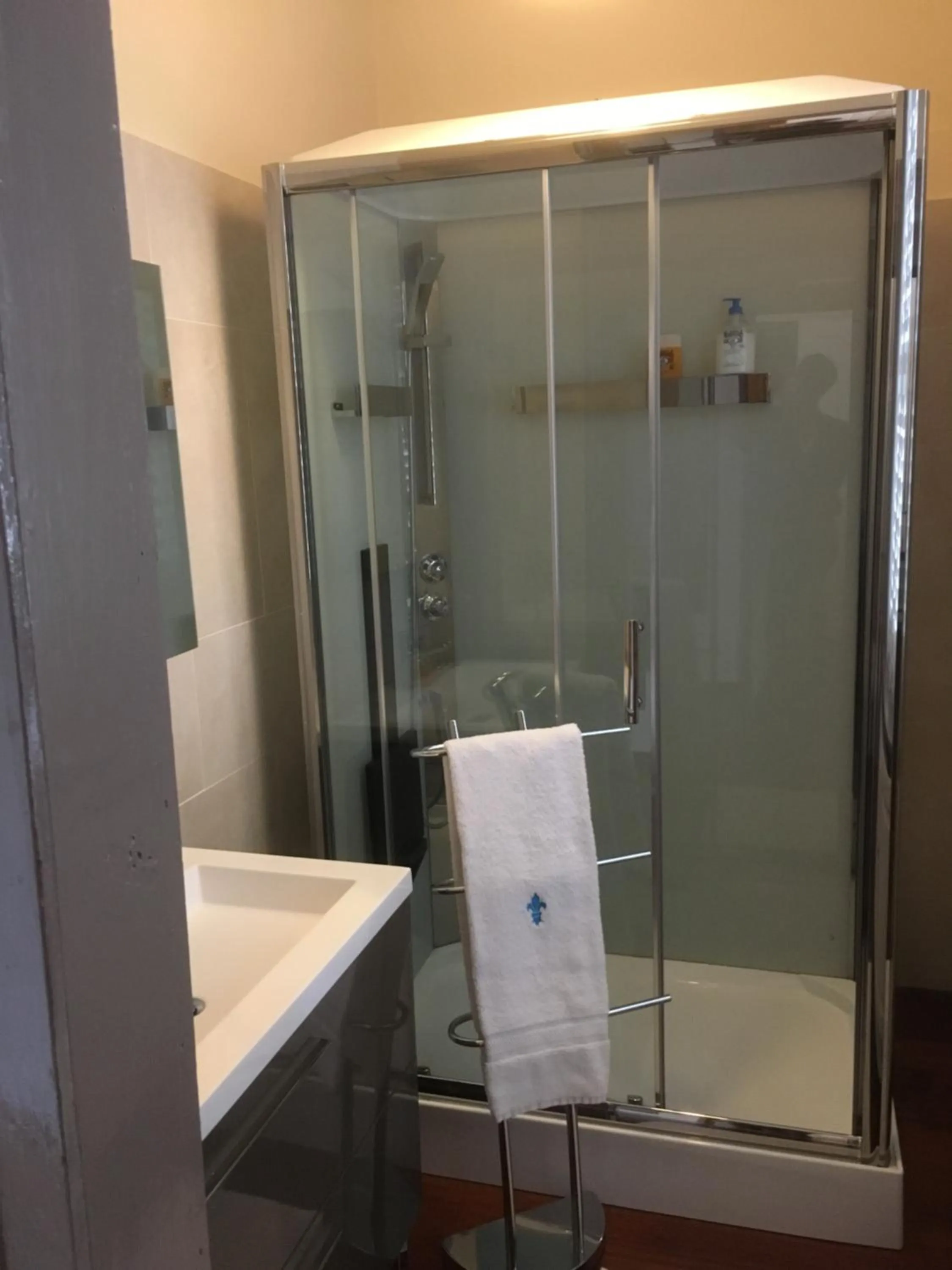 Bathroom in Château de Villers-Châtel