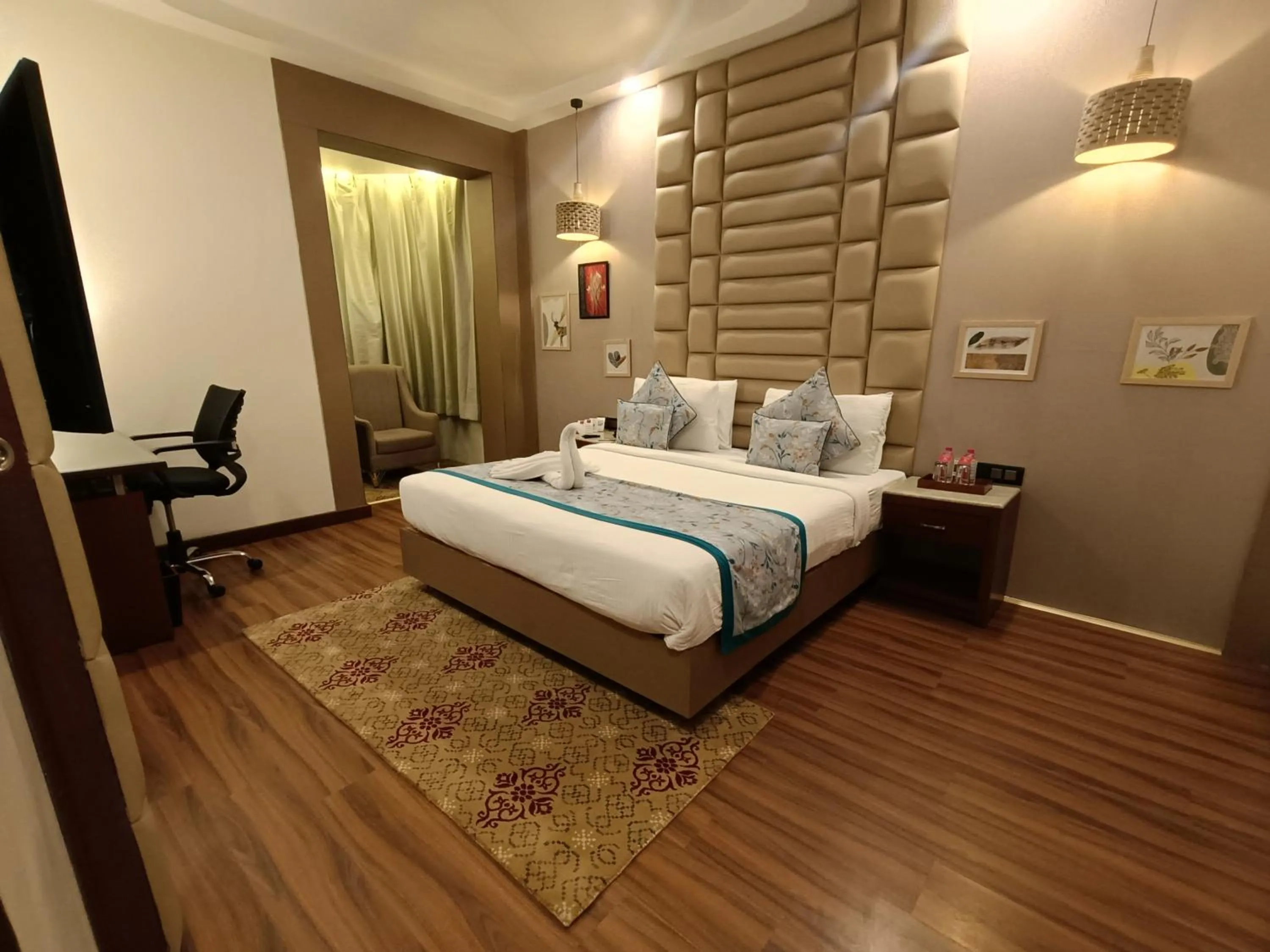 Bed in Lords Plaza Jaipur