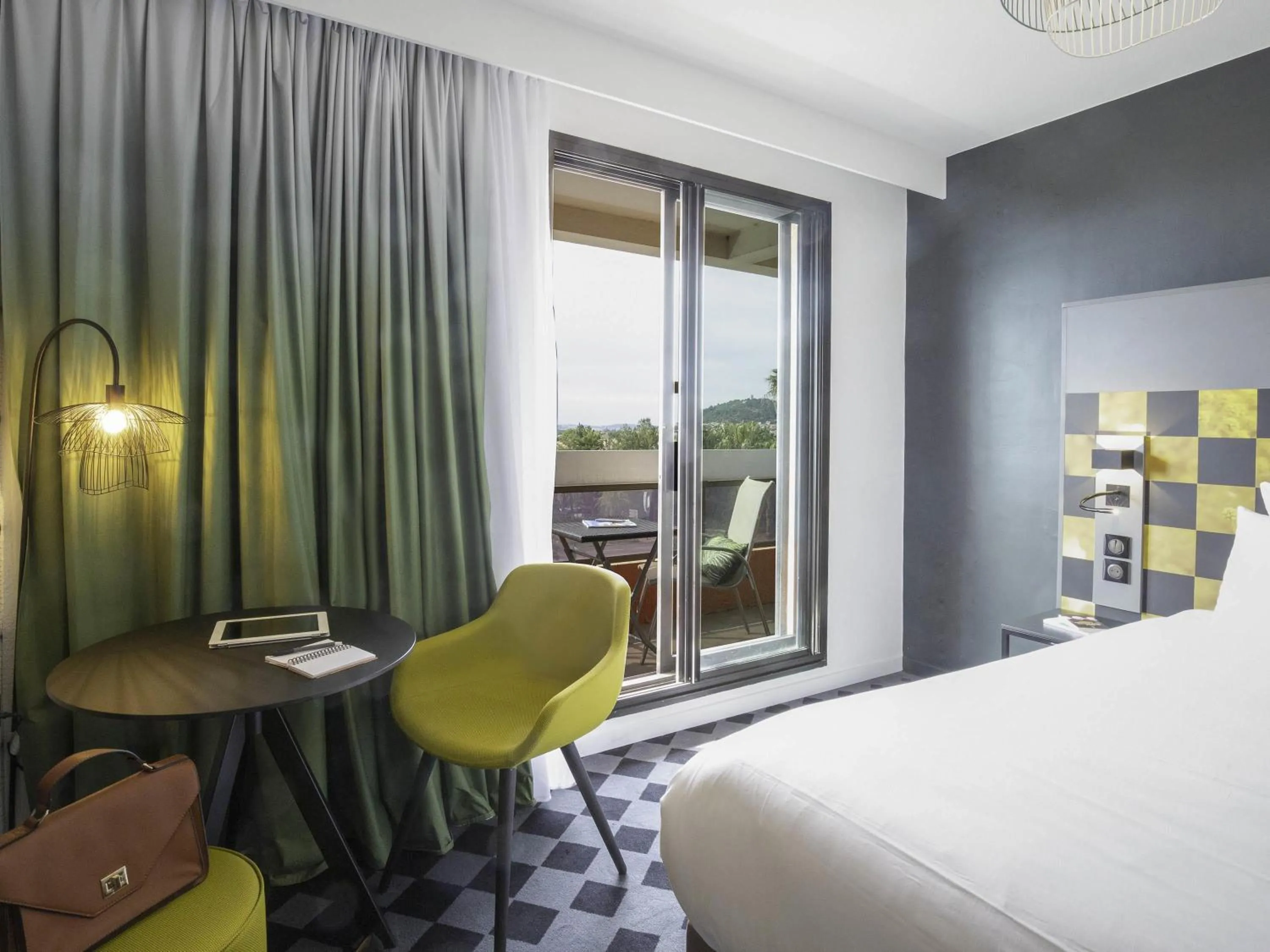 Photo of the whole room, Bed in Mercure Hyères Centre Côte d'Azur