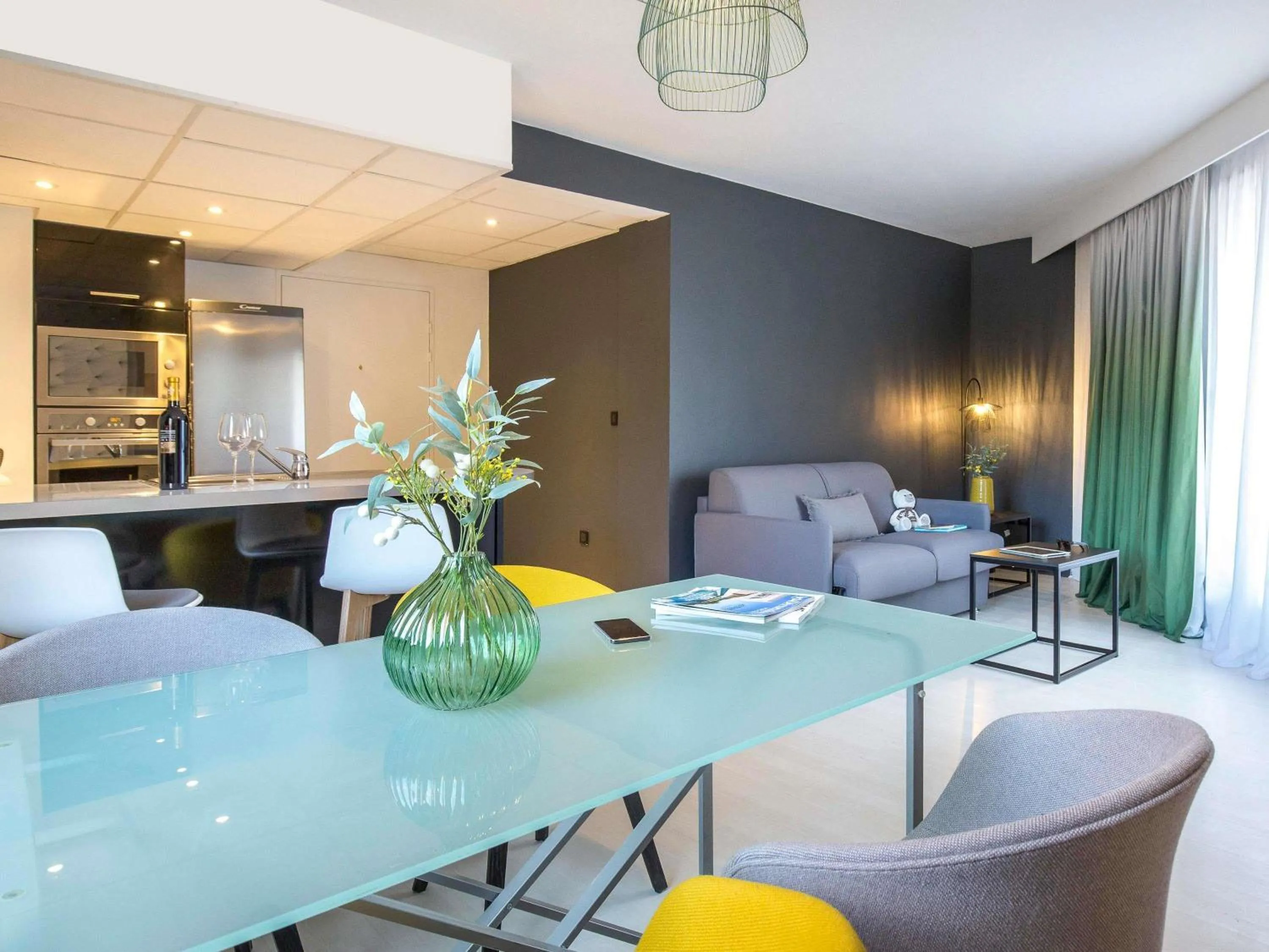 Apartment with two balconies in Mercure Hyères Centre Côte d'Azur