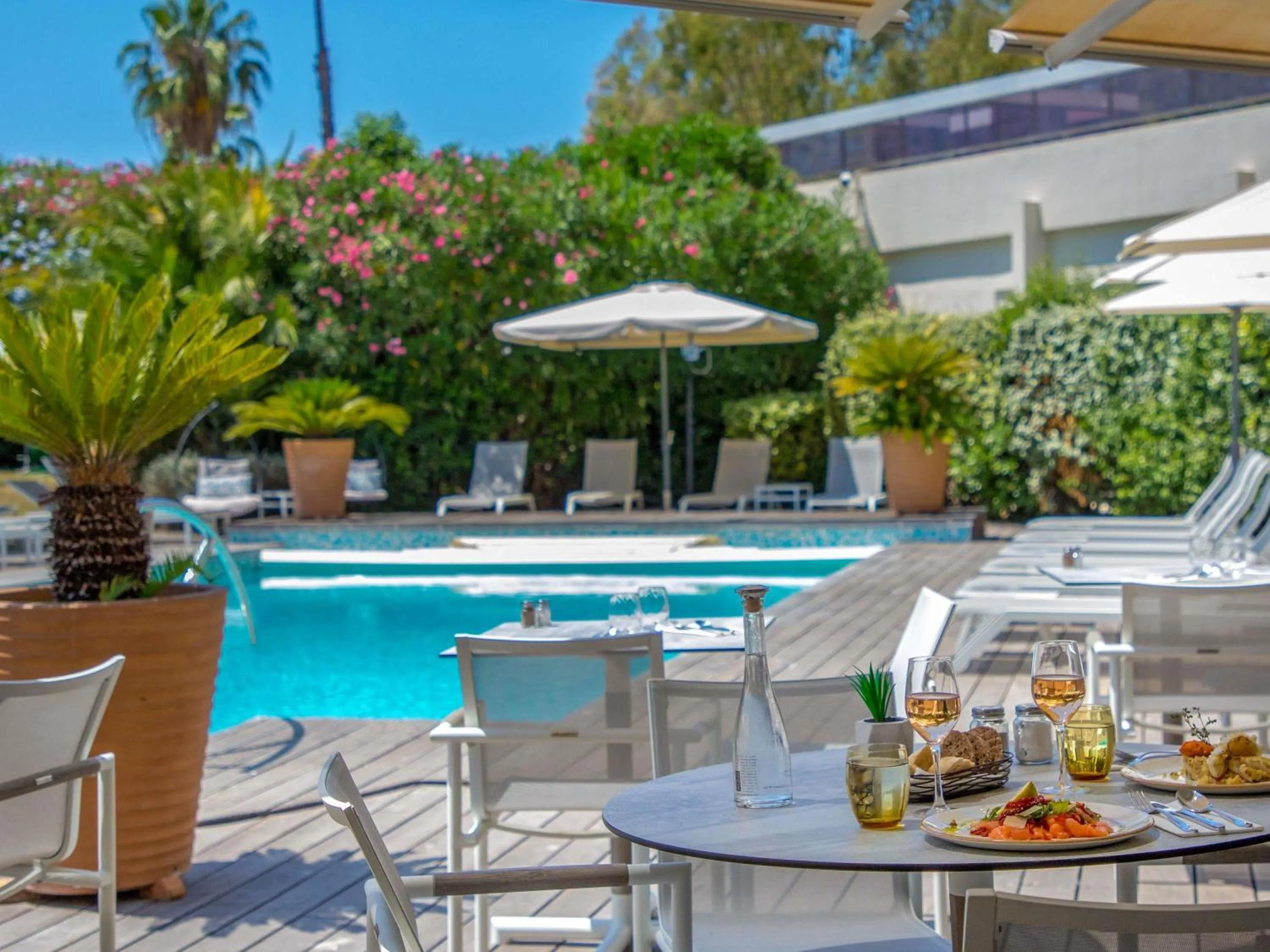 Restaurant/places to eat in Mercure Hyères Centre Côte d'Azur