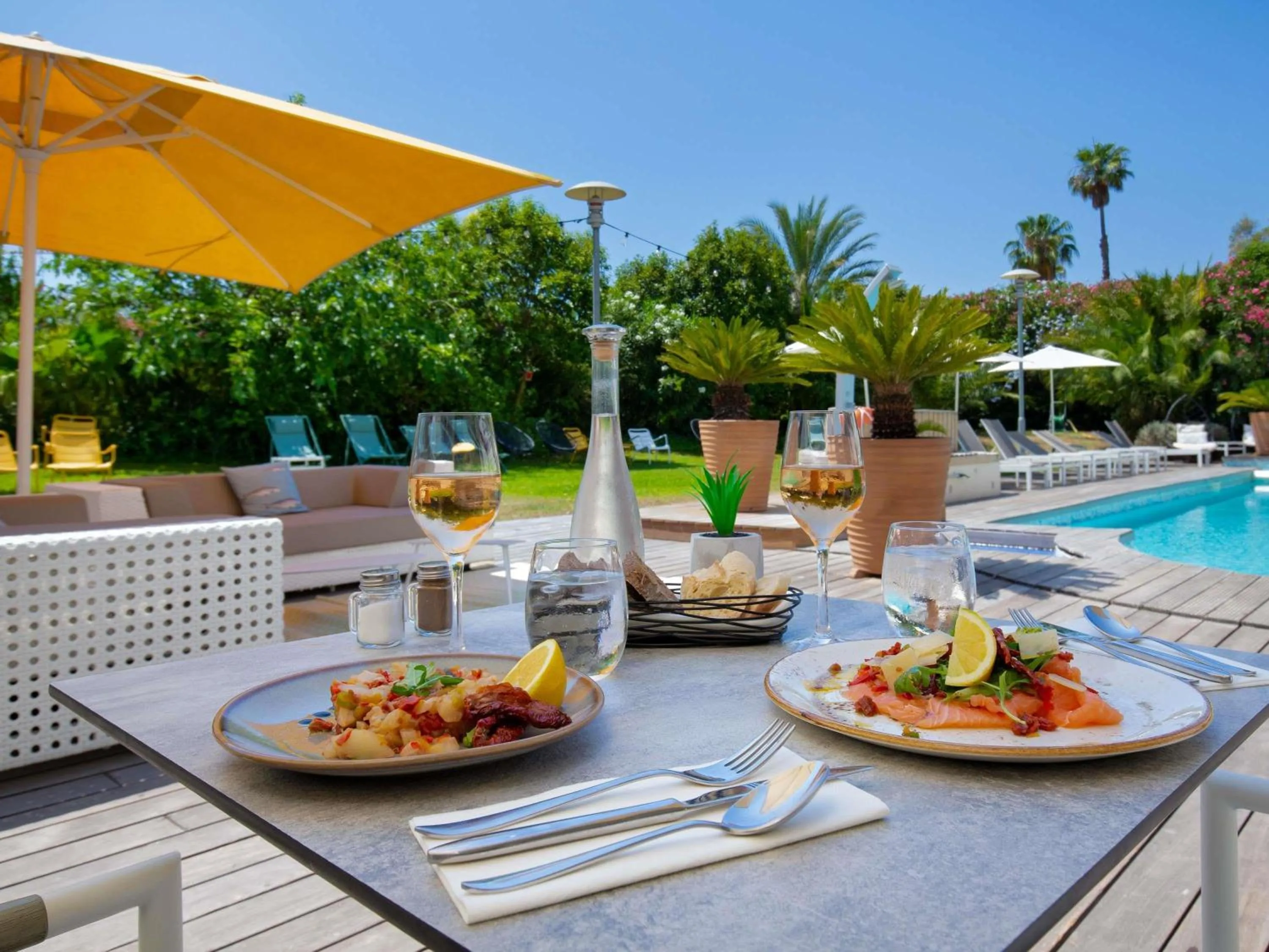 Property building in Mercure Hyères Centre Côte d'Azur