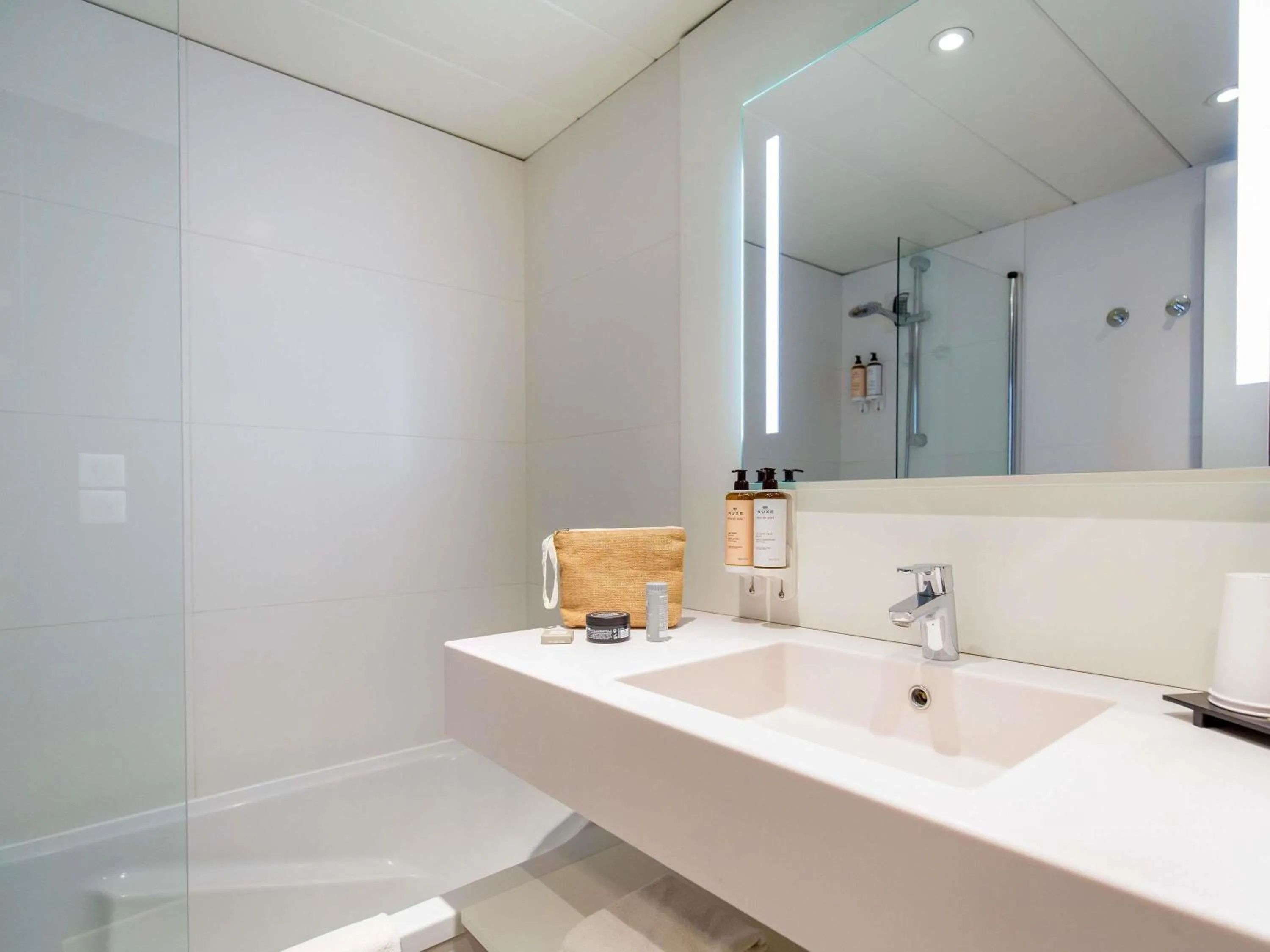 Bedroom in Mercure Hyères Centre Côte d'Azur