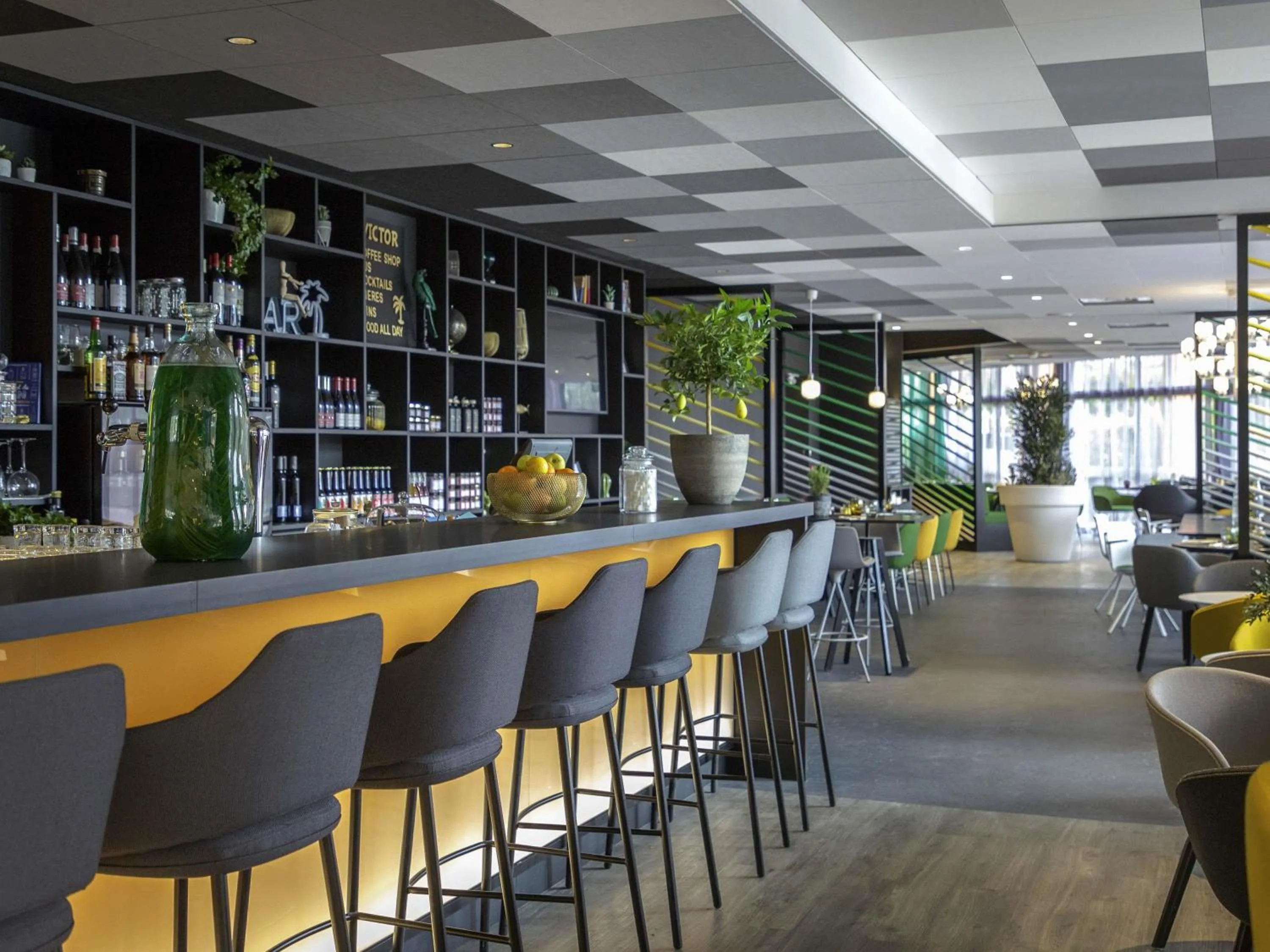 Lounge or bar in Mercure Hyères Centre Côte d'Azur