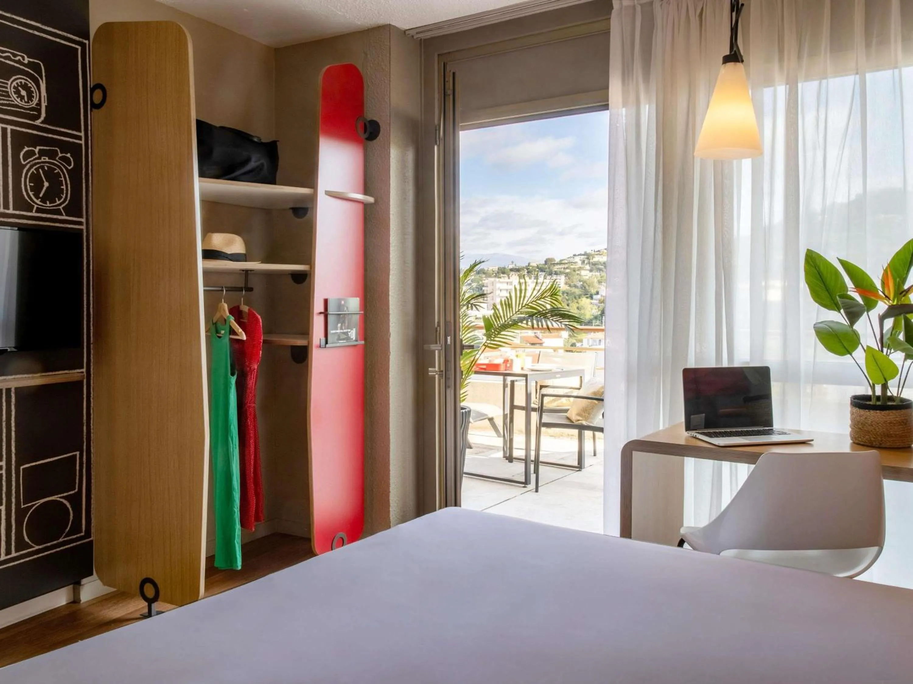 Bedroom, Bed in ibis Cannes Plage La Bocca