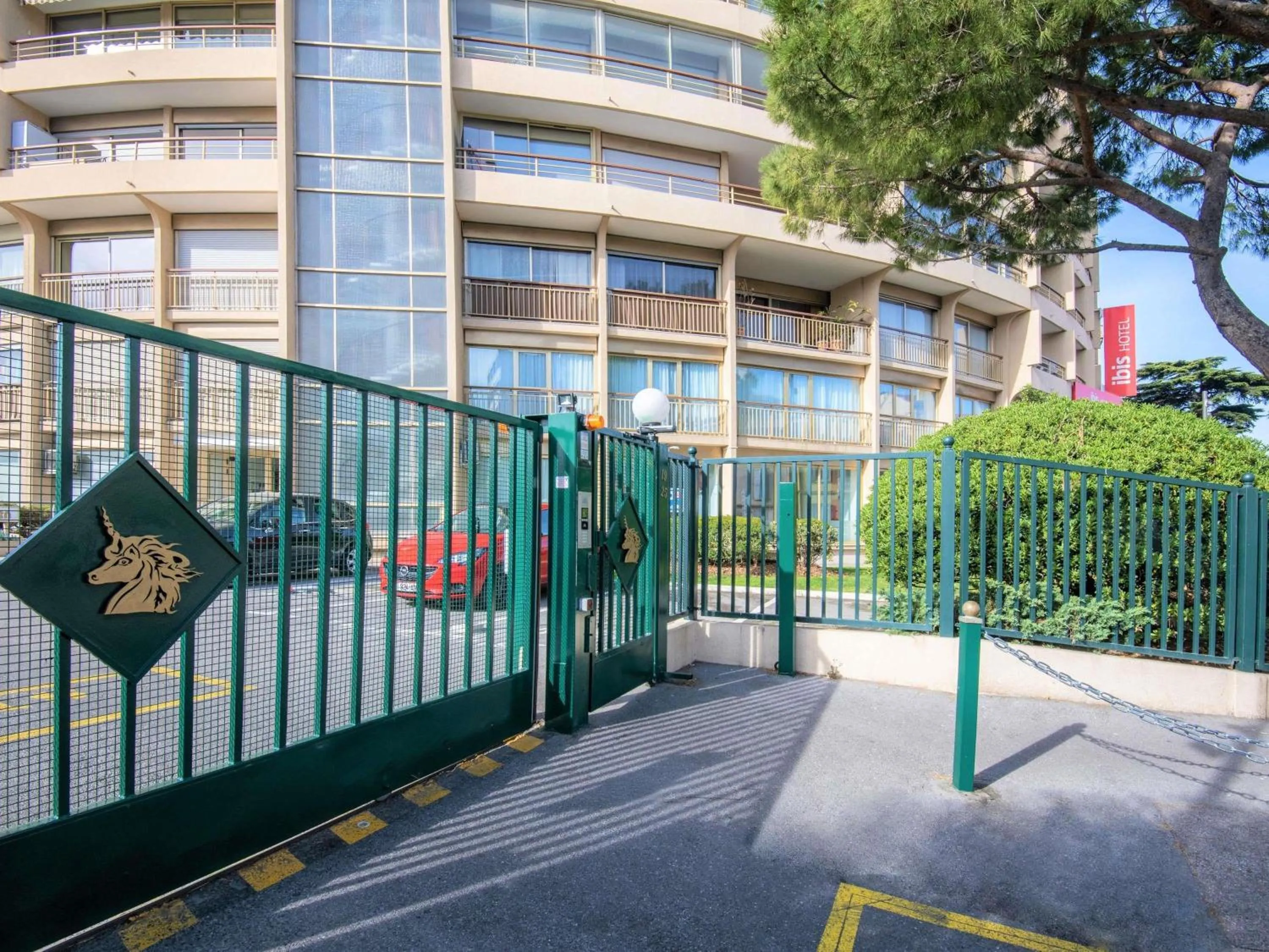 Property building in ibis Cannes Plage La Bocca