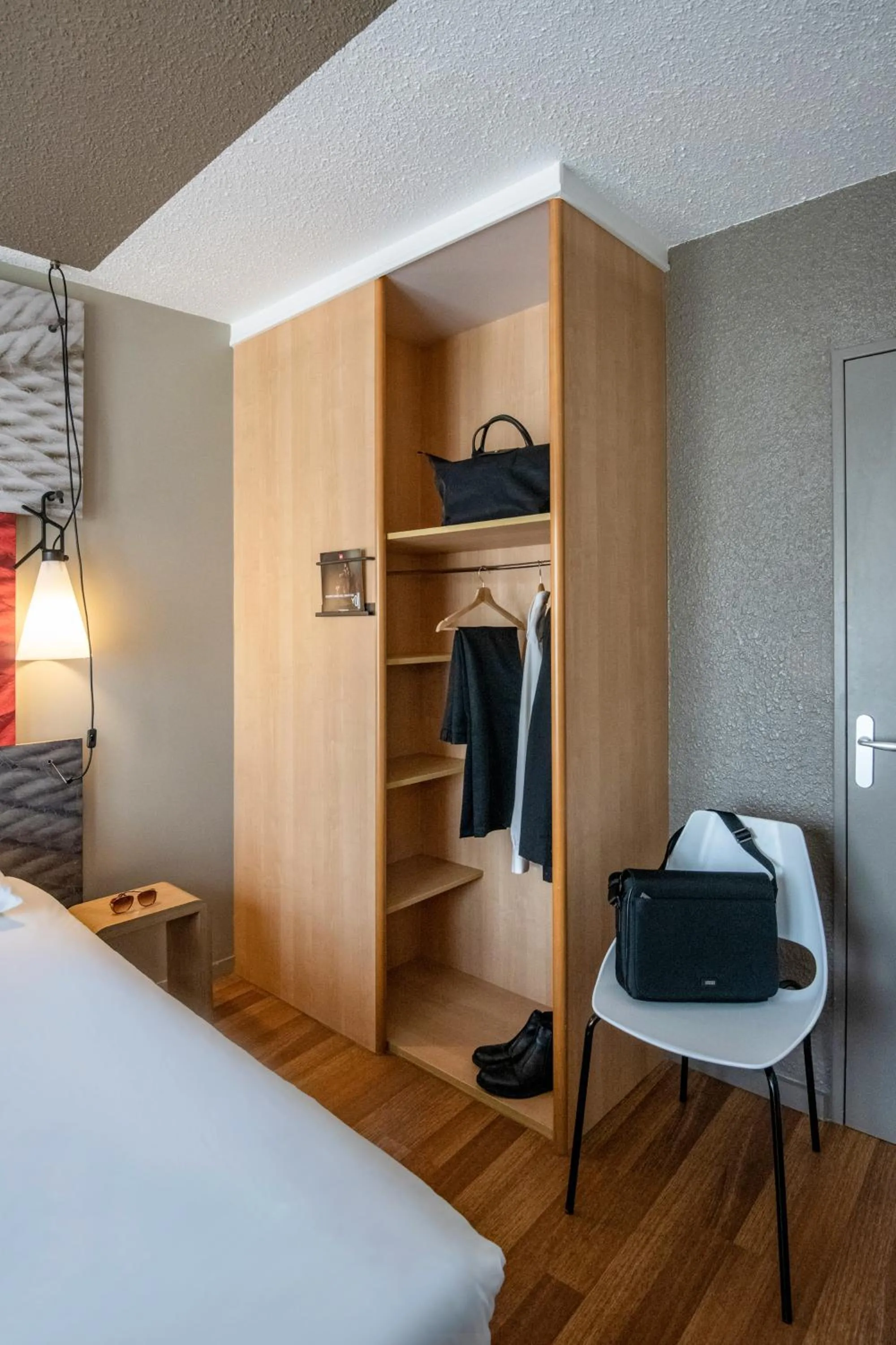 storage, Bed in ibis Cannes Plage La Bocca