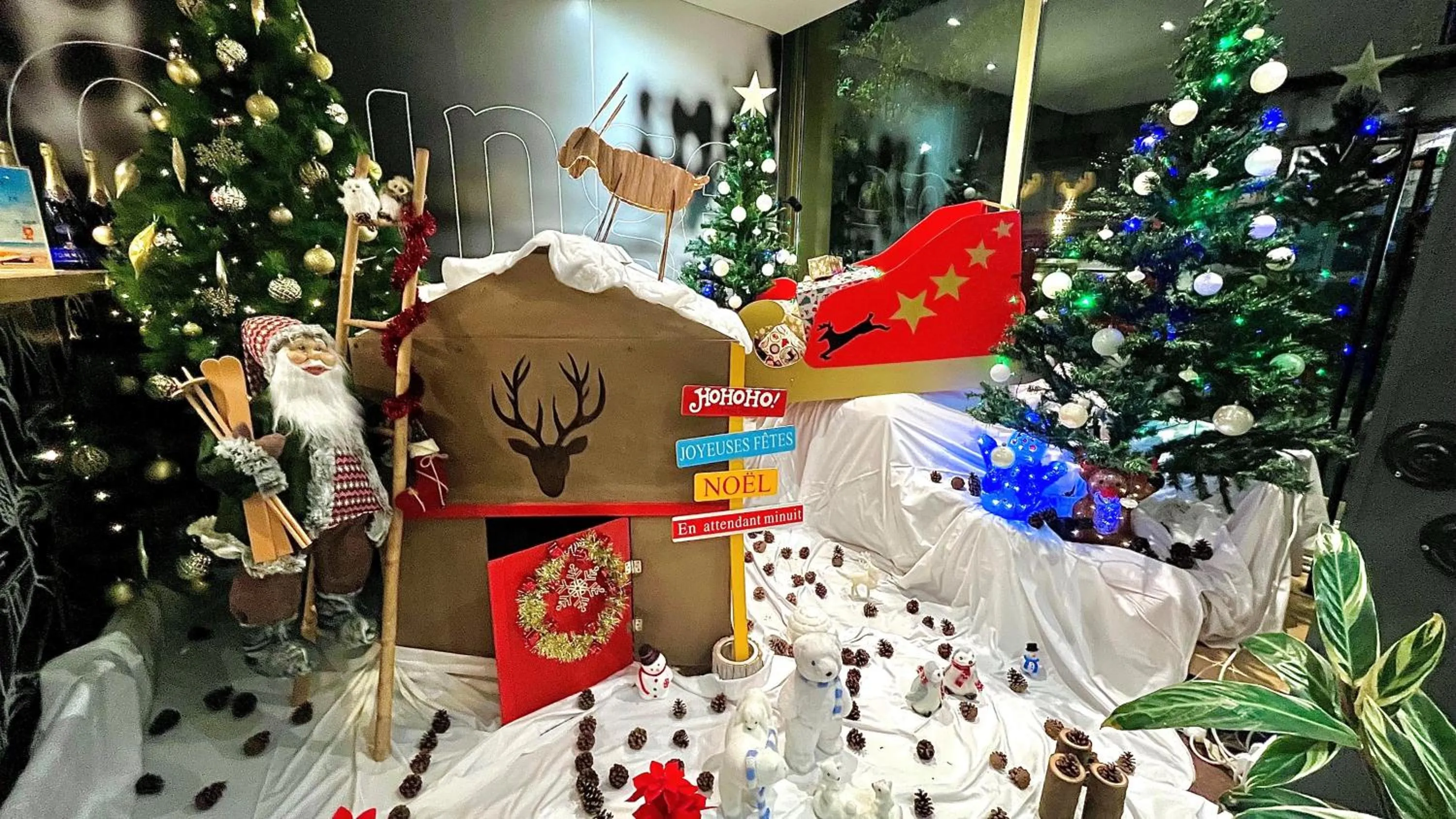 Decorative detail in ibis Cannes Plage La Bocca