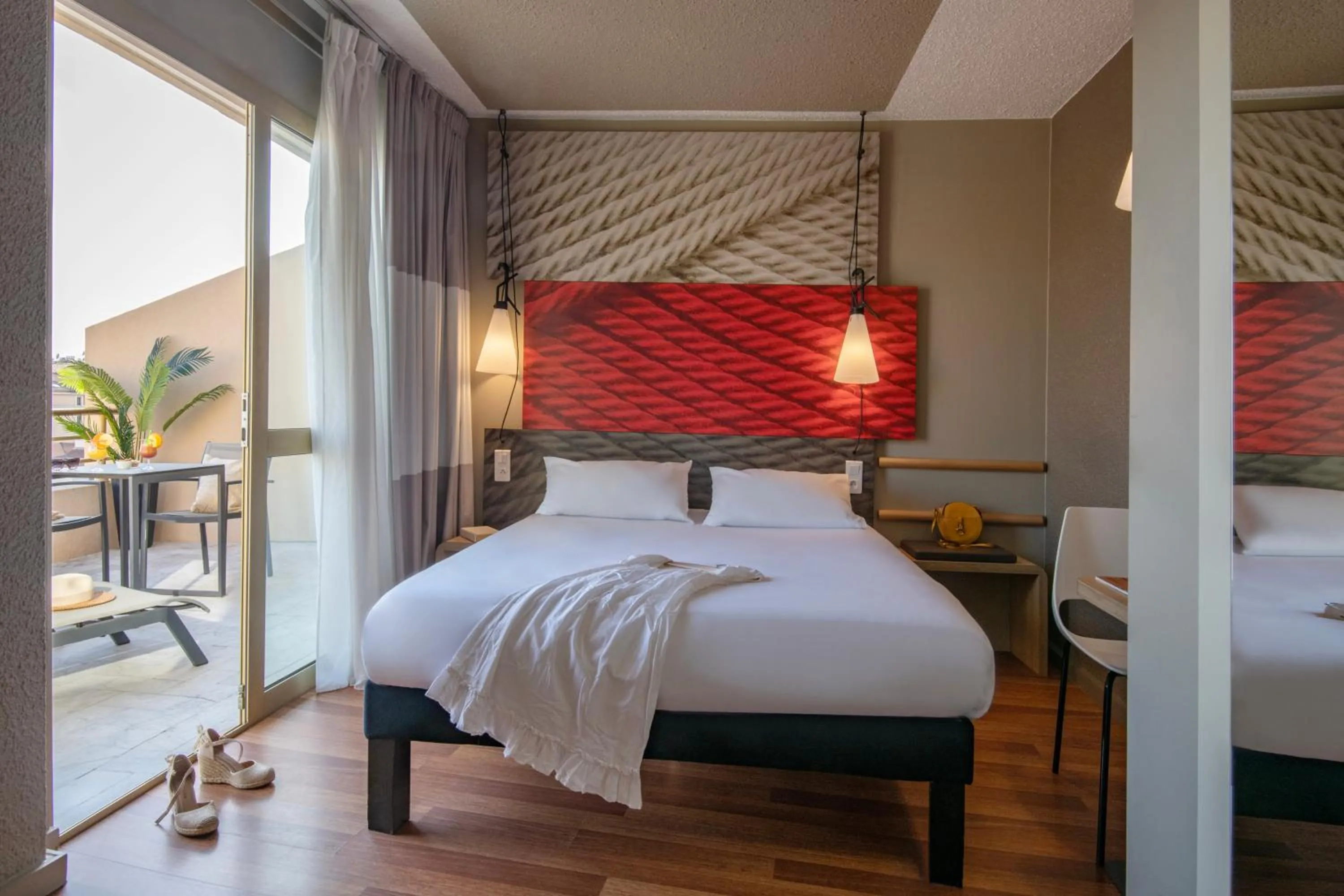 Bedroom, Bed in ibis Cannes Plage La Bocca