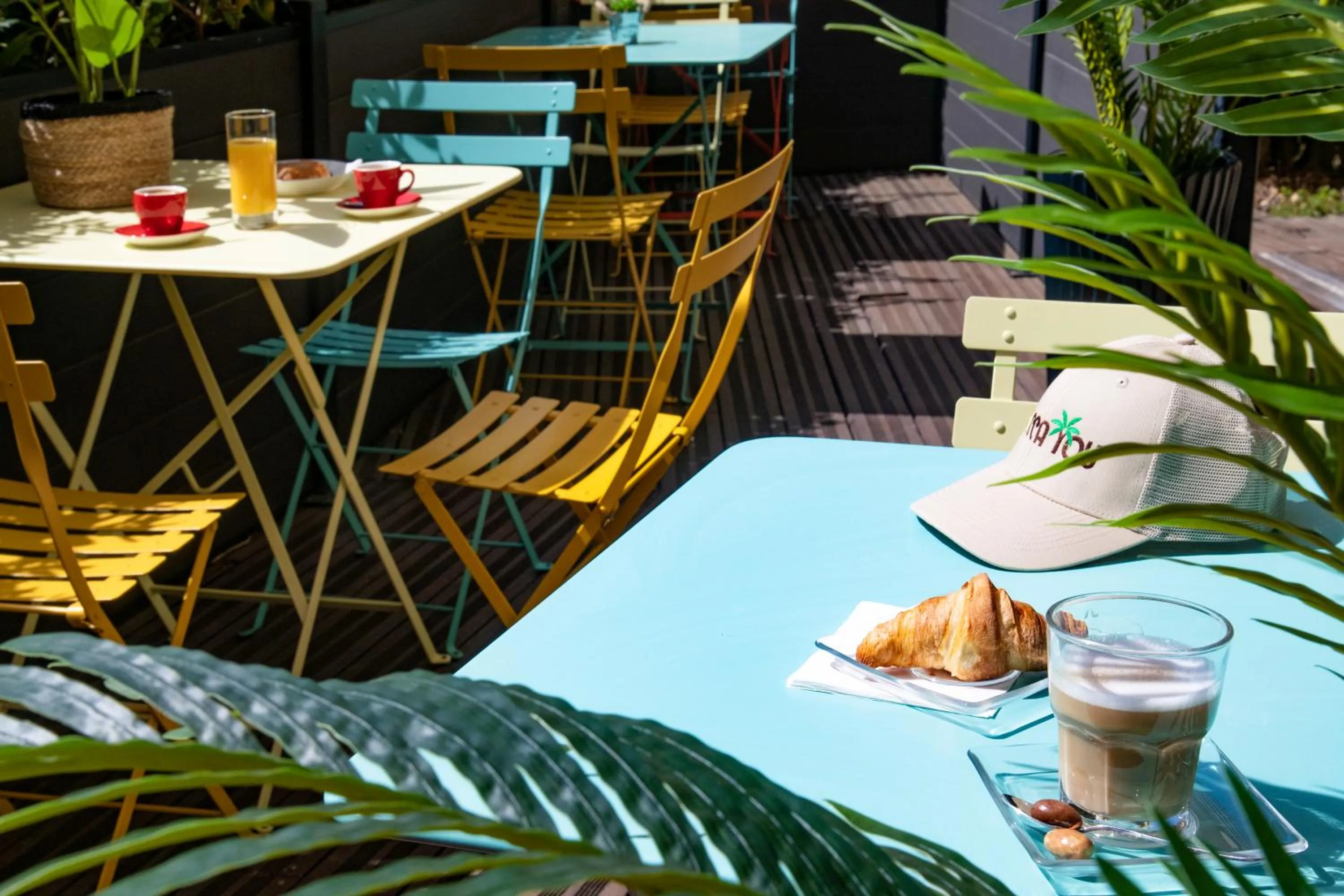 Patio in ibis Cannes Plage La Bocca