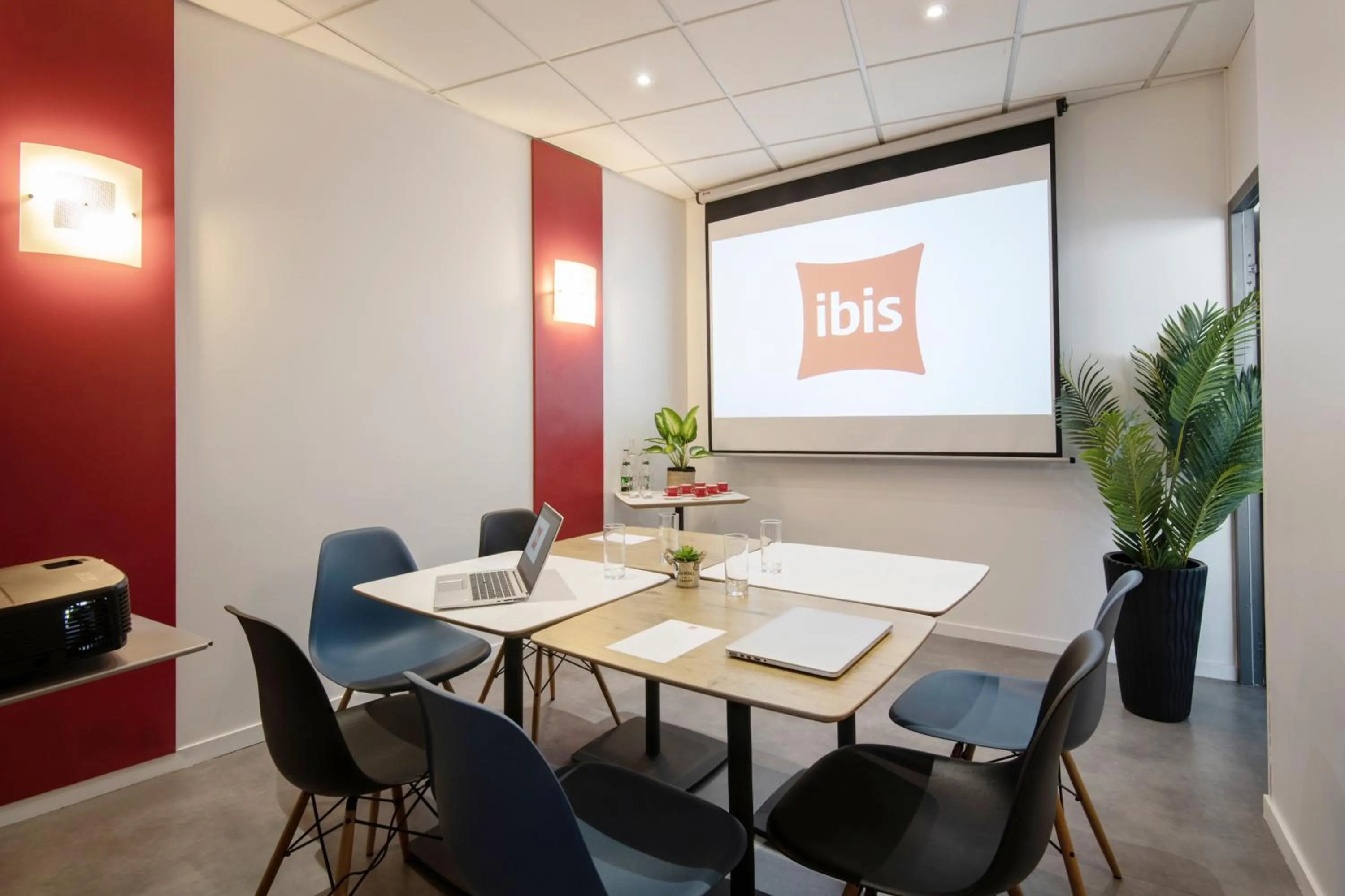 Meeting/conference room in ibis Cannes Plage La Bocca