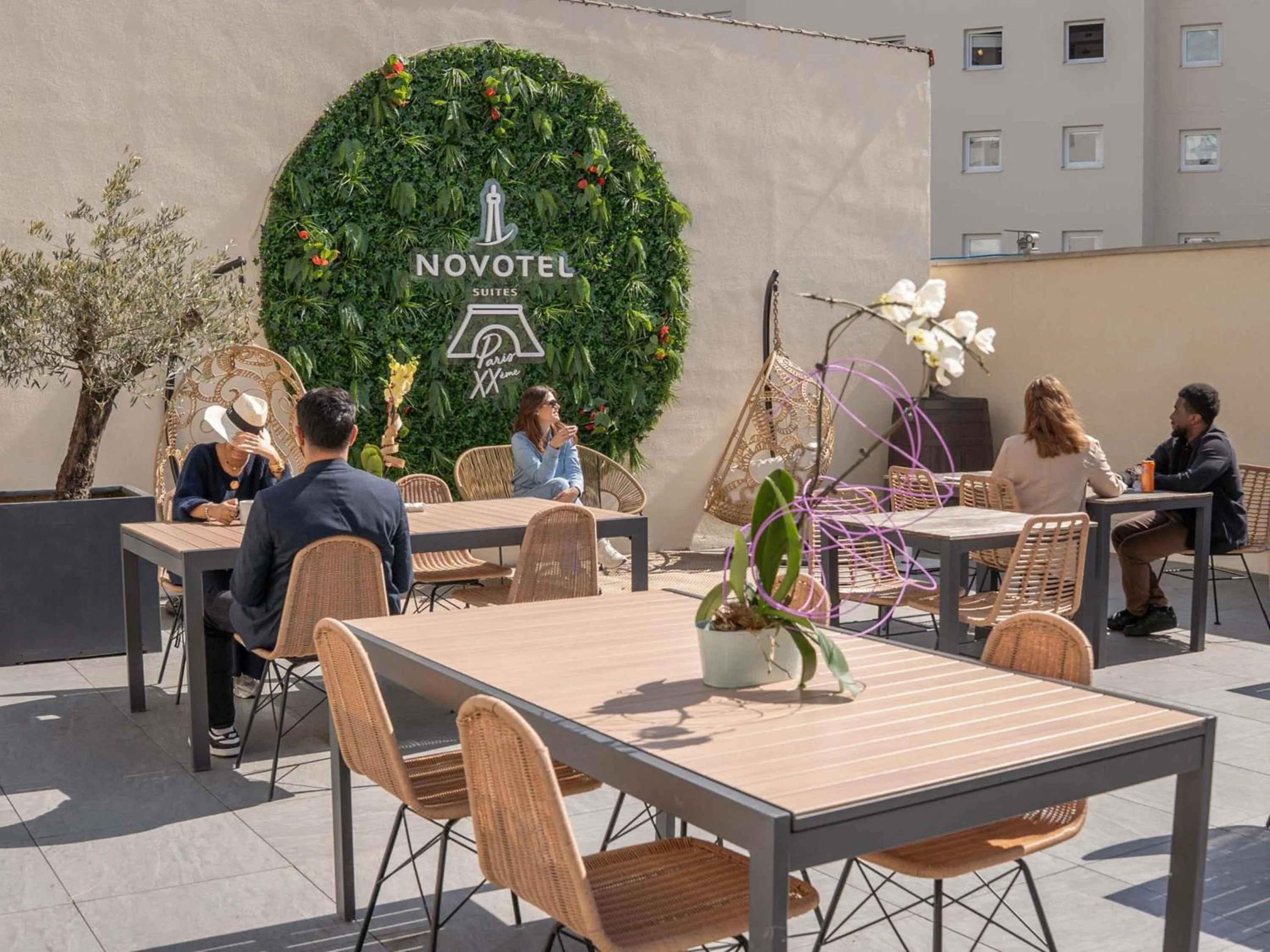 Lounge or bar in Novotel Suites Paris Montreuil Vincennes