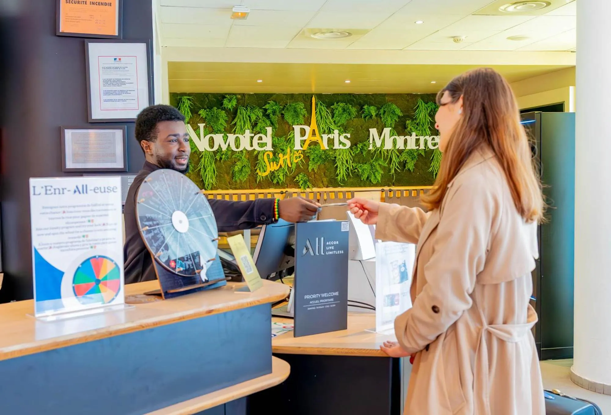 Lobby or reception in Novotel Suites Paris Montreuil Vincennes