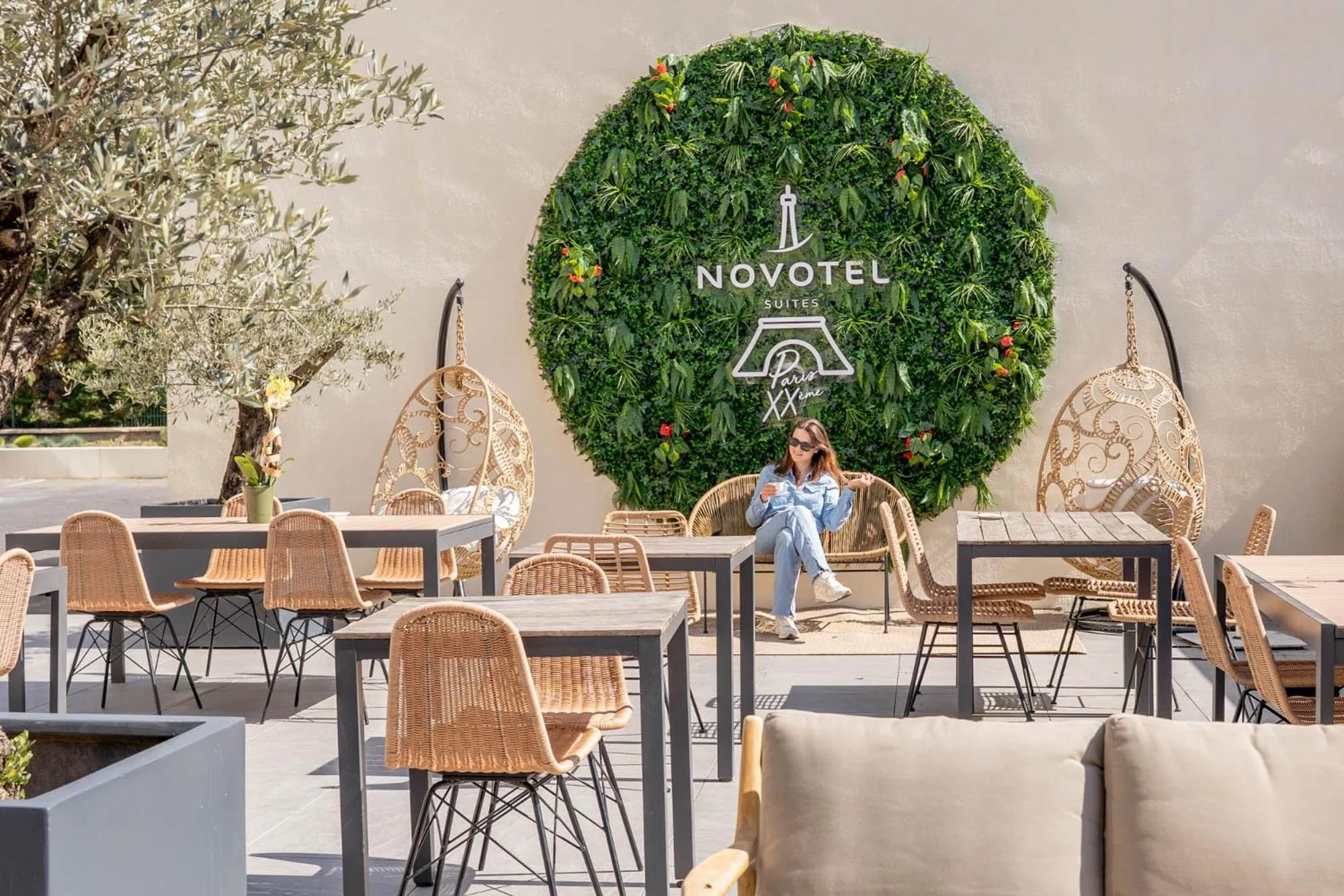 Patio in Novotel Suites Paris Montreuil Vincennes