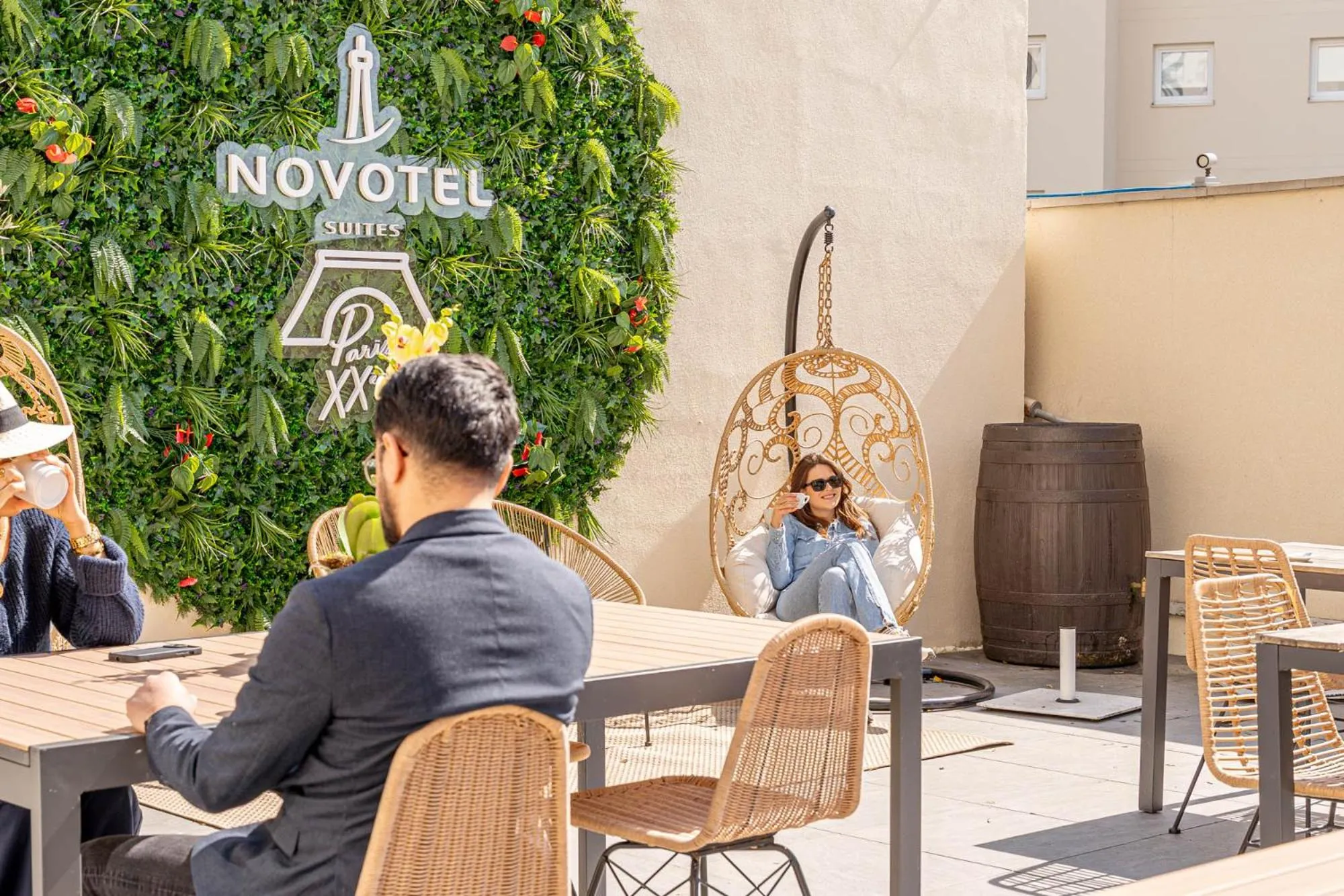 Patio in Novotel Suites Paris Montreuil Vincennes