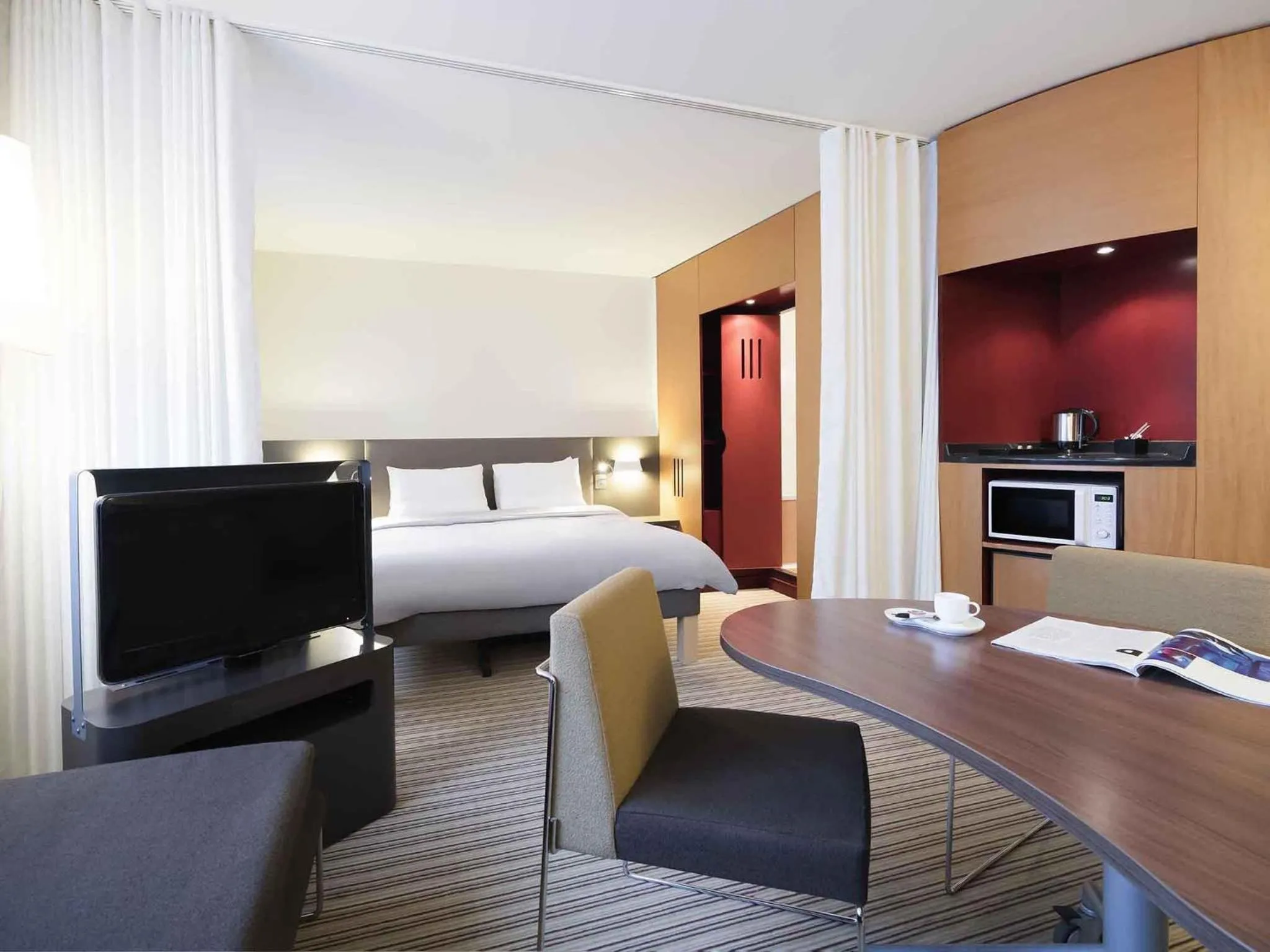 Bedroom, Bed in Novotel Suites Paris Montreuil Vincennes