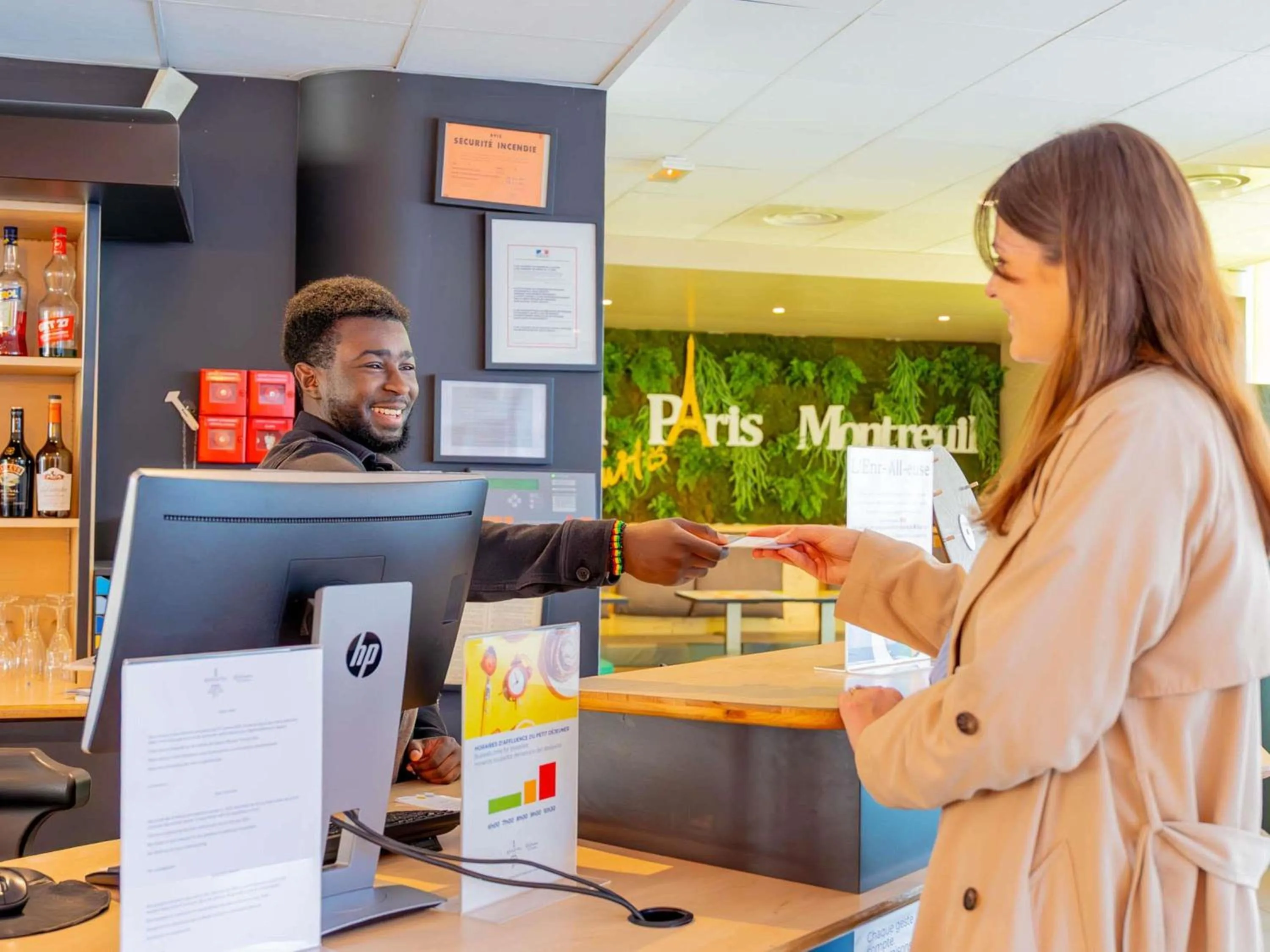 Lounge or bar in Novotel Suites Paris Montreuil Vincennes