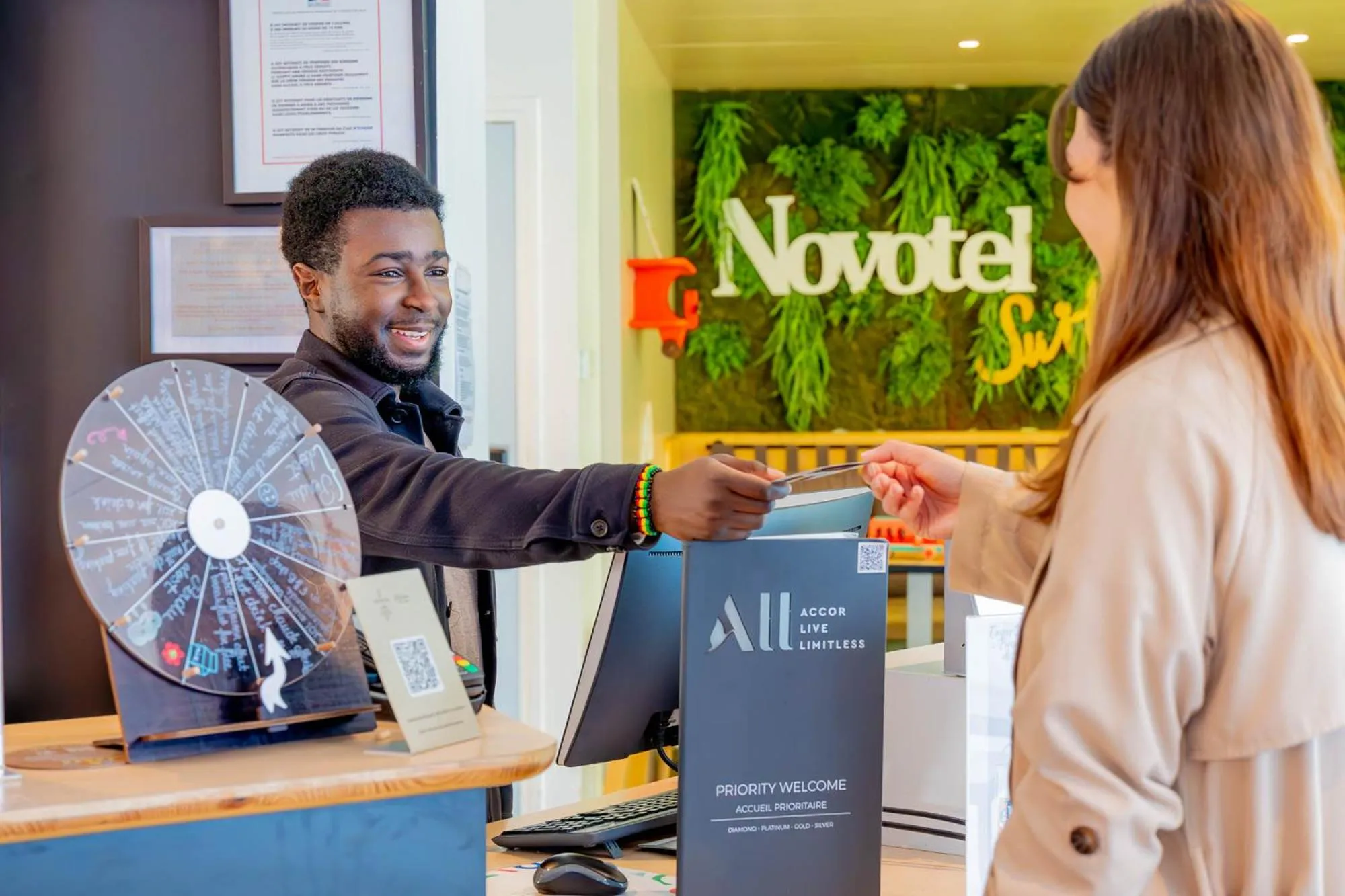 Lobby or reception in Novotel Suites Paris Montreuil Vincennes