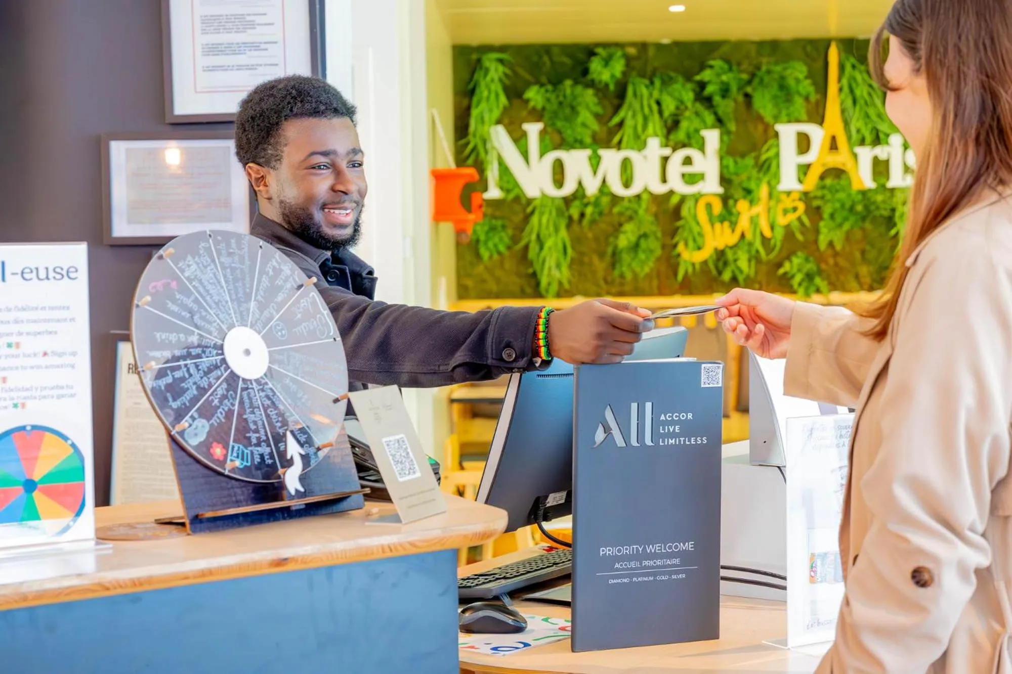 Lobby or reception in Novotel Suites Paris Montreuil Vincennes
